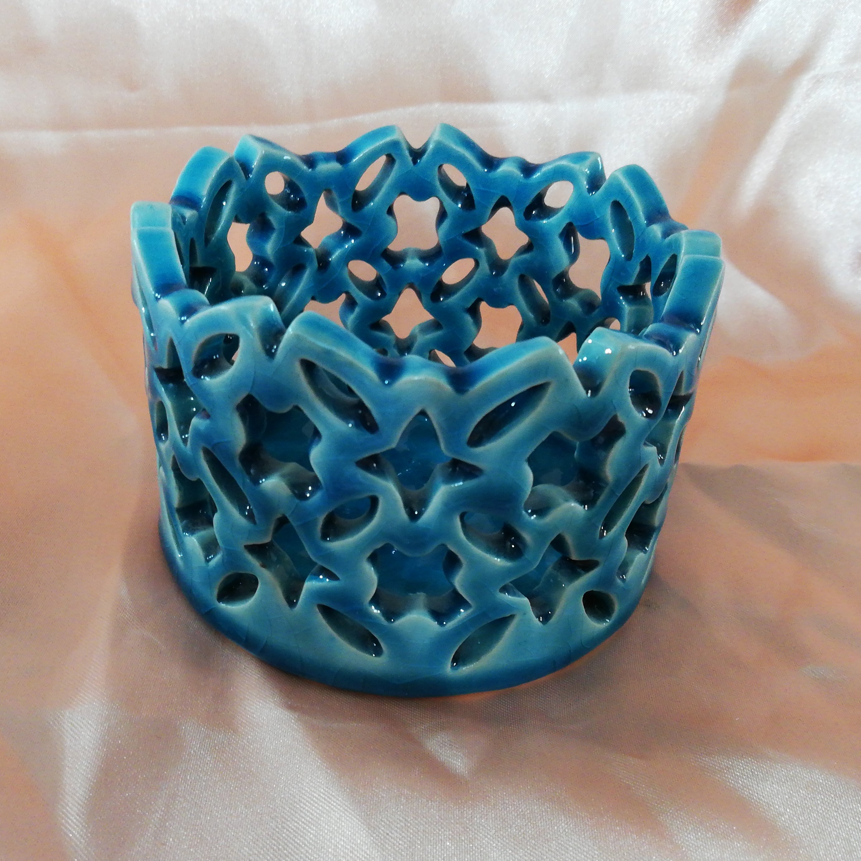 گلدان سرامیکی مشبک کاری