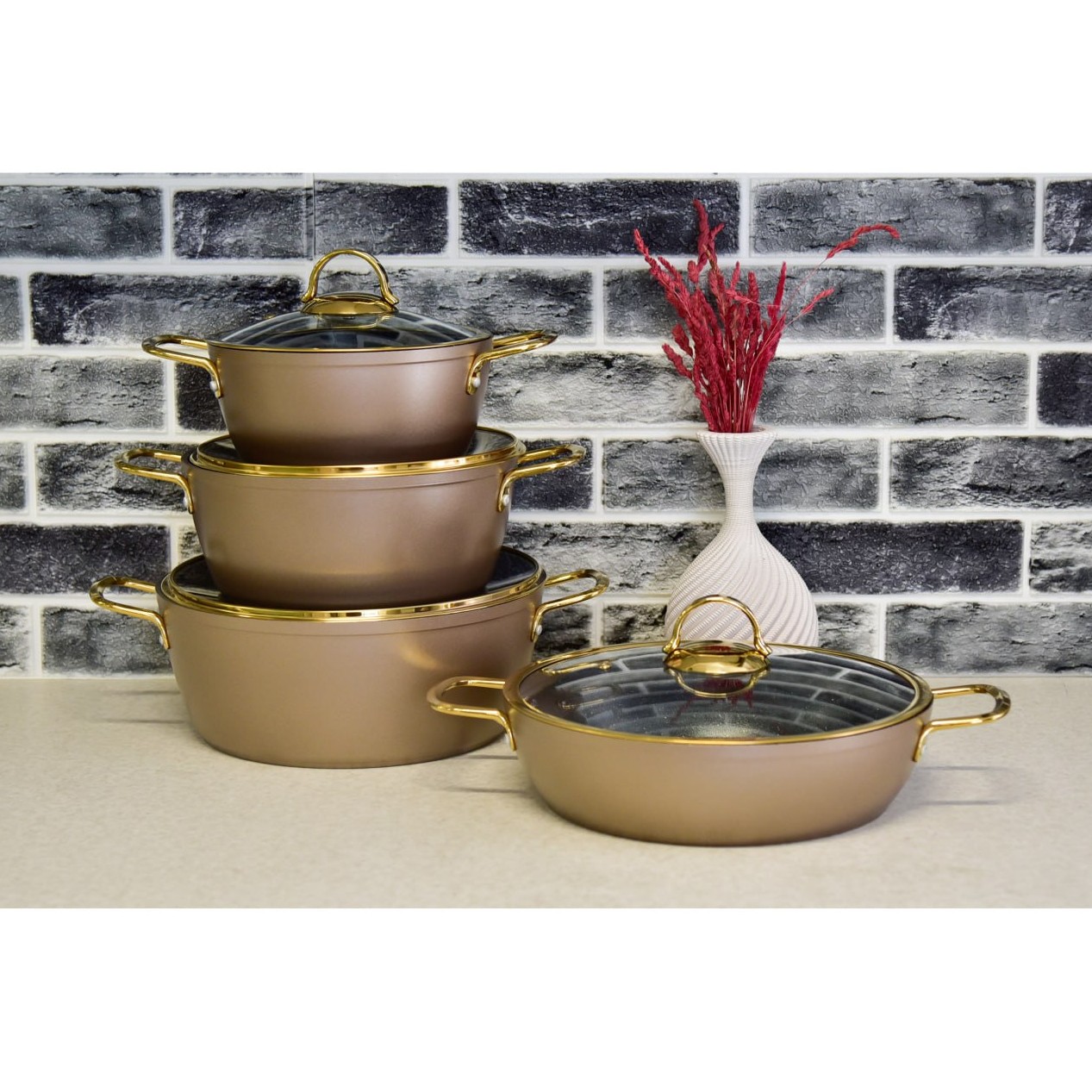 سرویس قابلمه 8 پارچه طلایی با درب منحنی طلایی ( یونیک ) 8315