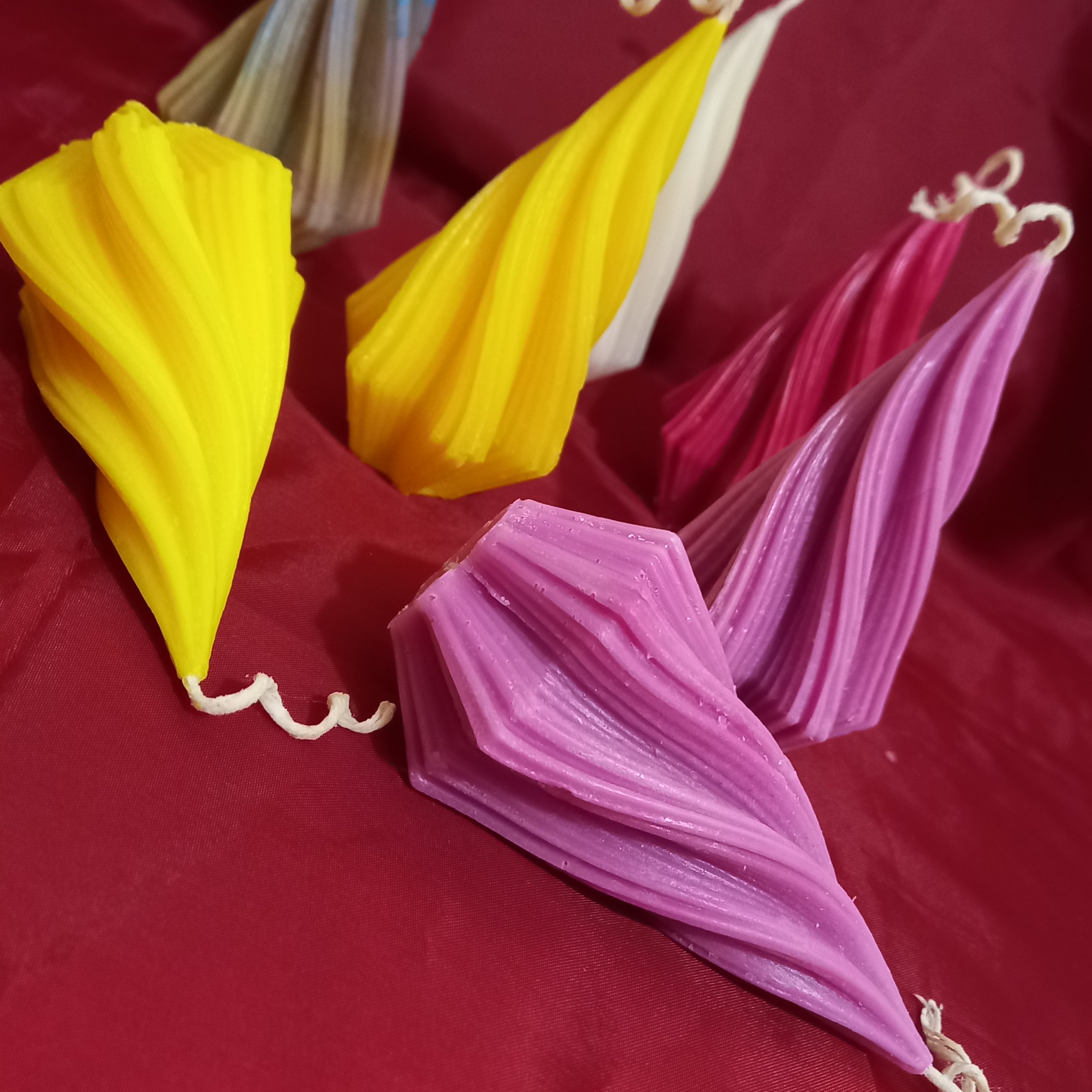 شمع مخروطی پیچی