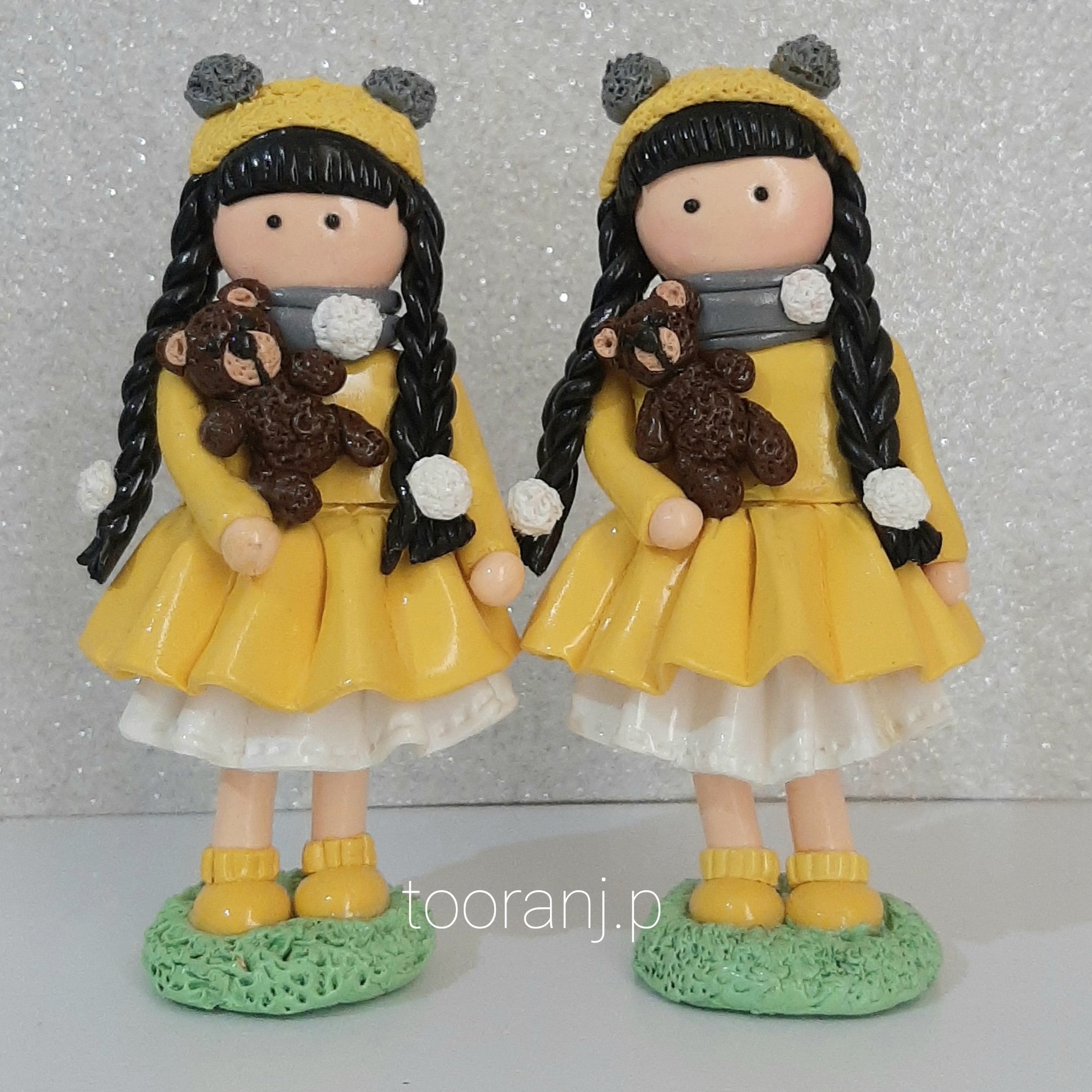 تاپر کیک و محسمه دختر