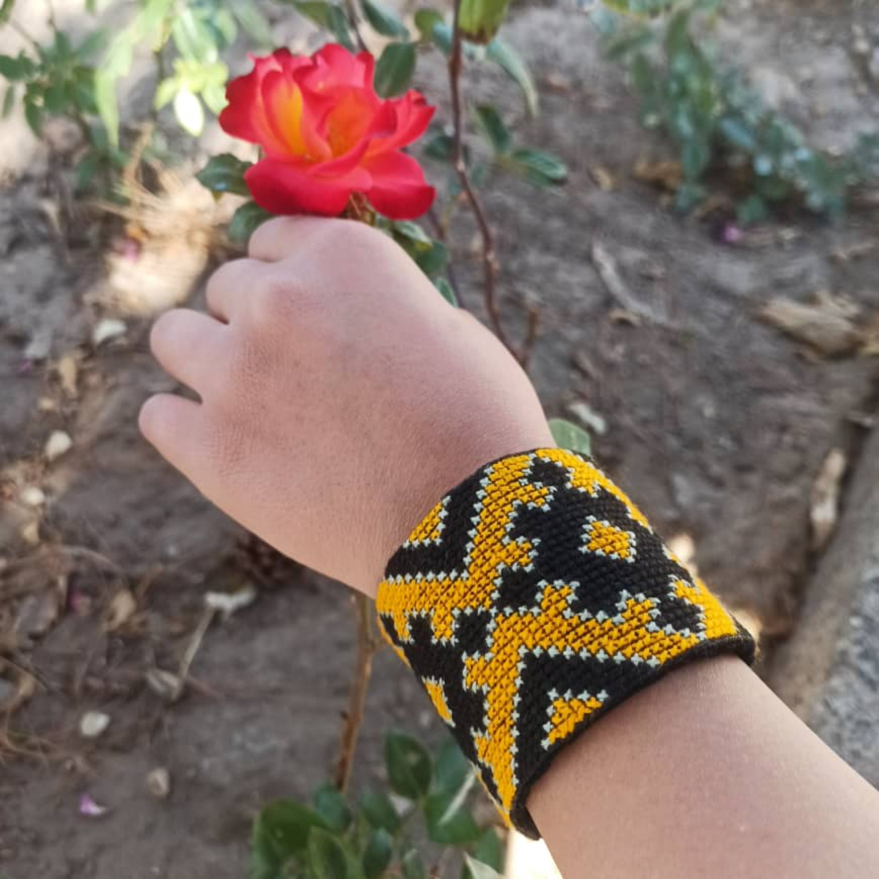 دستبند سوزن دوزی FS00407 غرفه ملک خورشید                                        