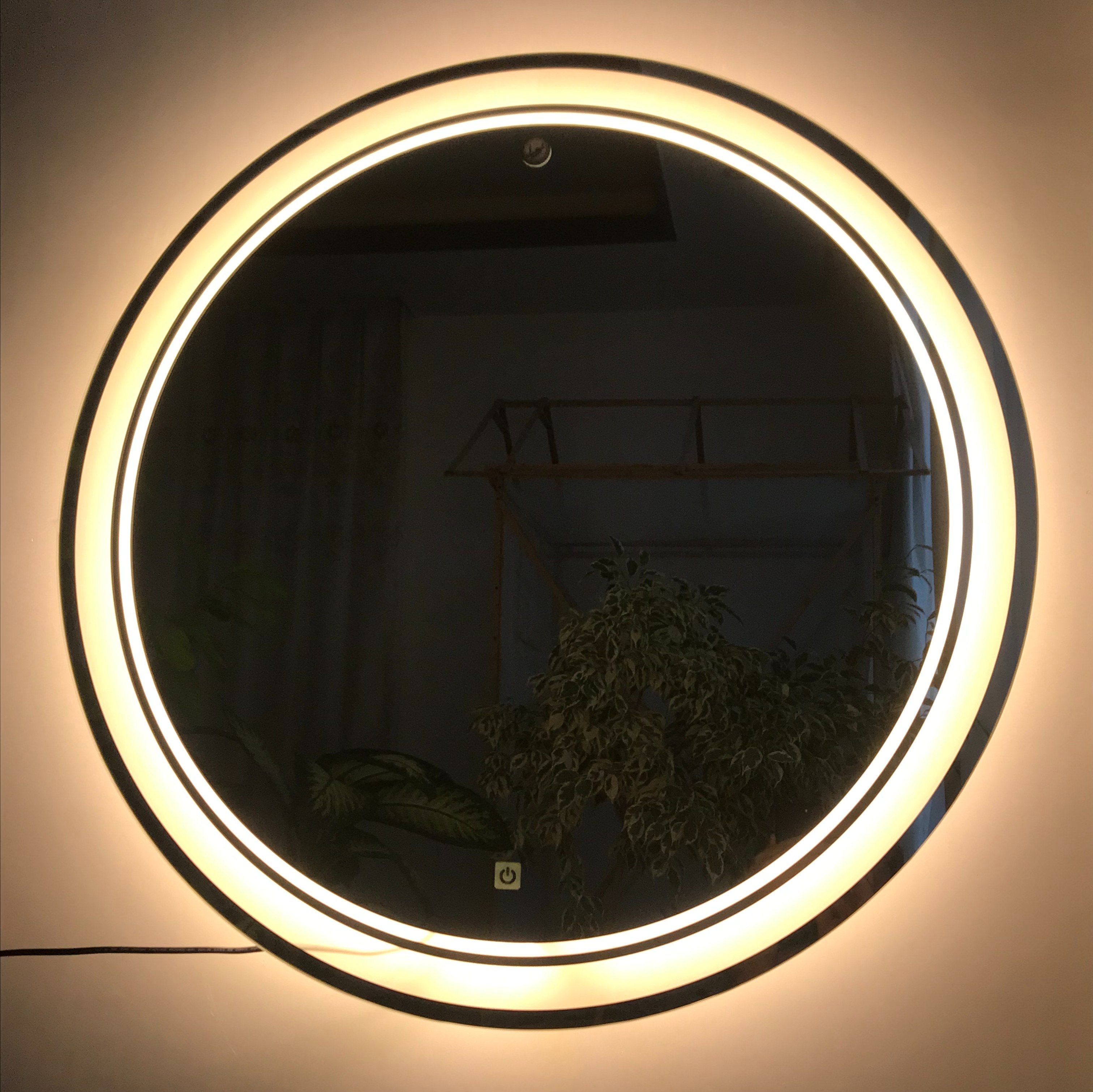 آینه بک لایت  نورا . طرح ماهور . مجهز به سنسور لمسی 12 ولت . قطر 70 سانت
