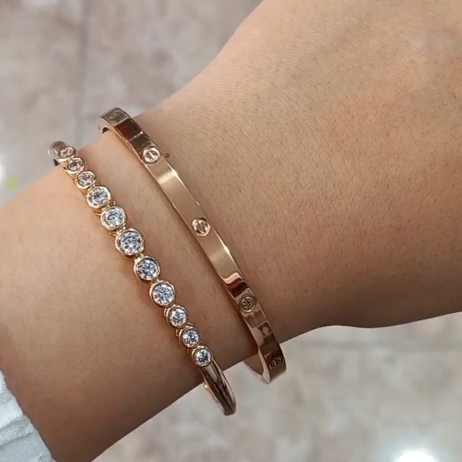 دستبند النگویی برند معتبر ژوپینگ با آبکاری طلا 18 عیار رنگ ثابت و ضدحساسیت 