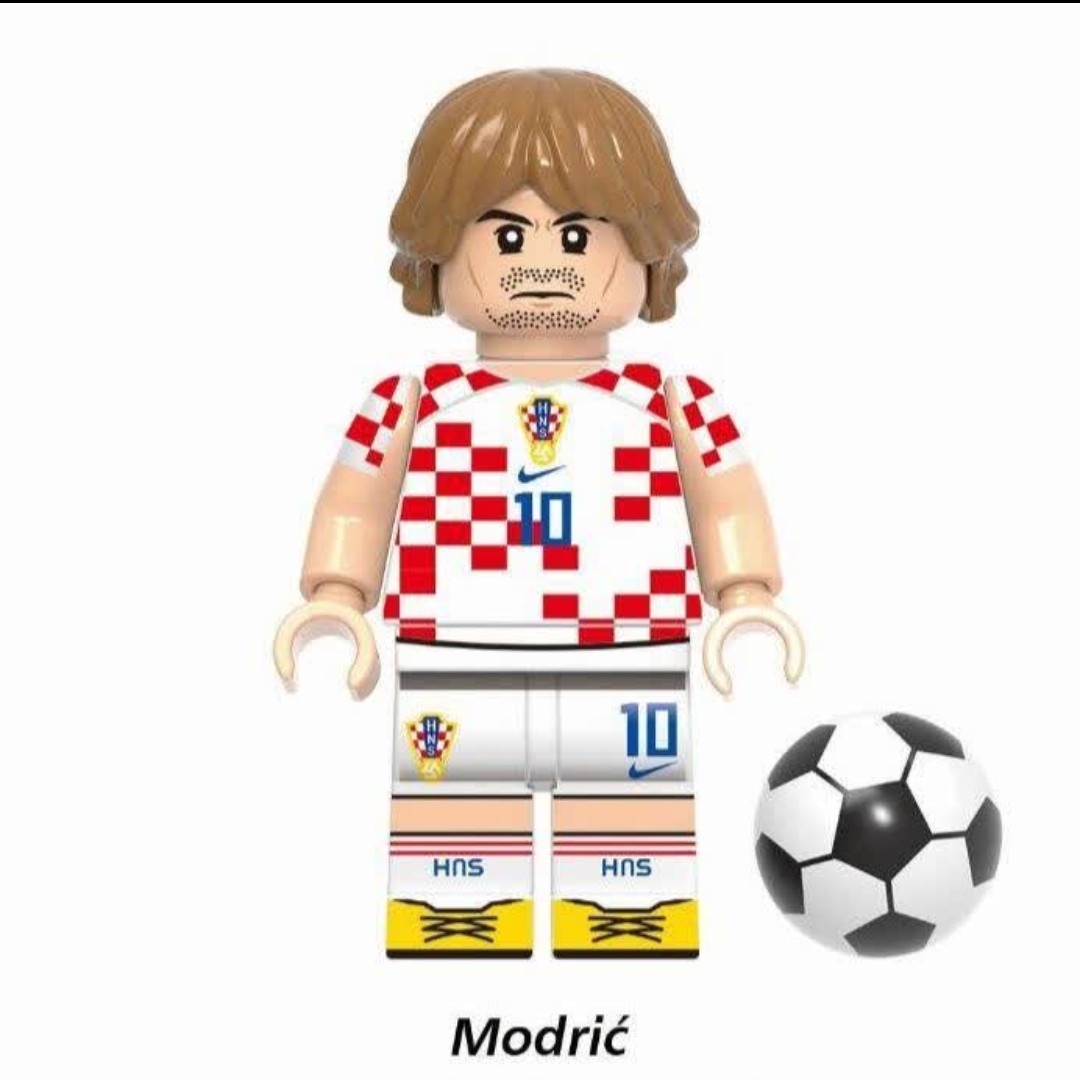 لگو مینی فیگور لوکامدریچ فوتبالی با توپ