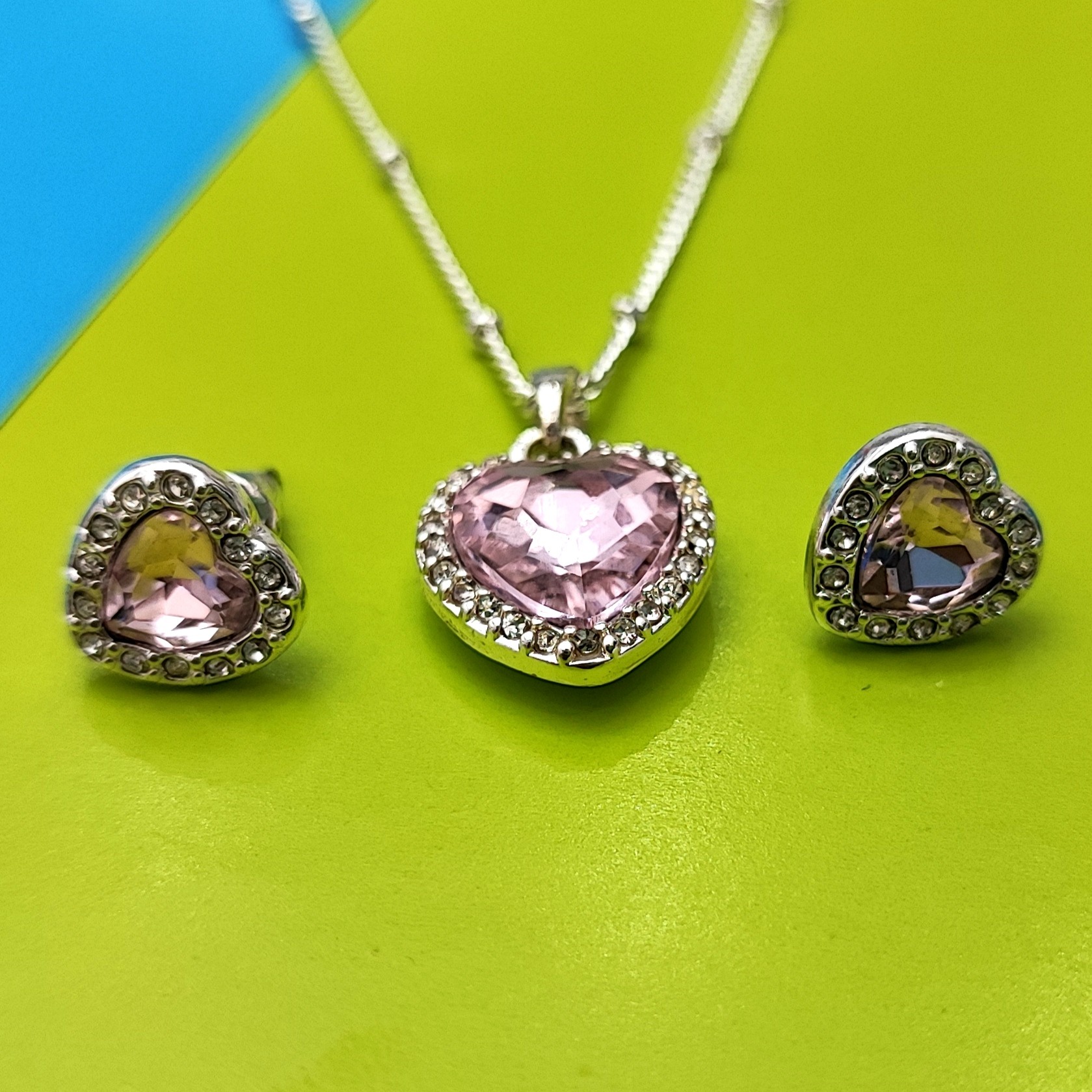 گردنبند و گوشواره ست نگین دار براق و درخشنده