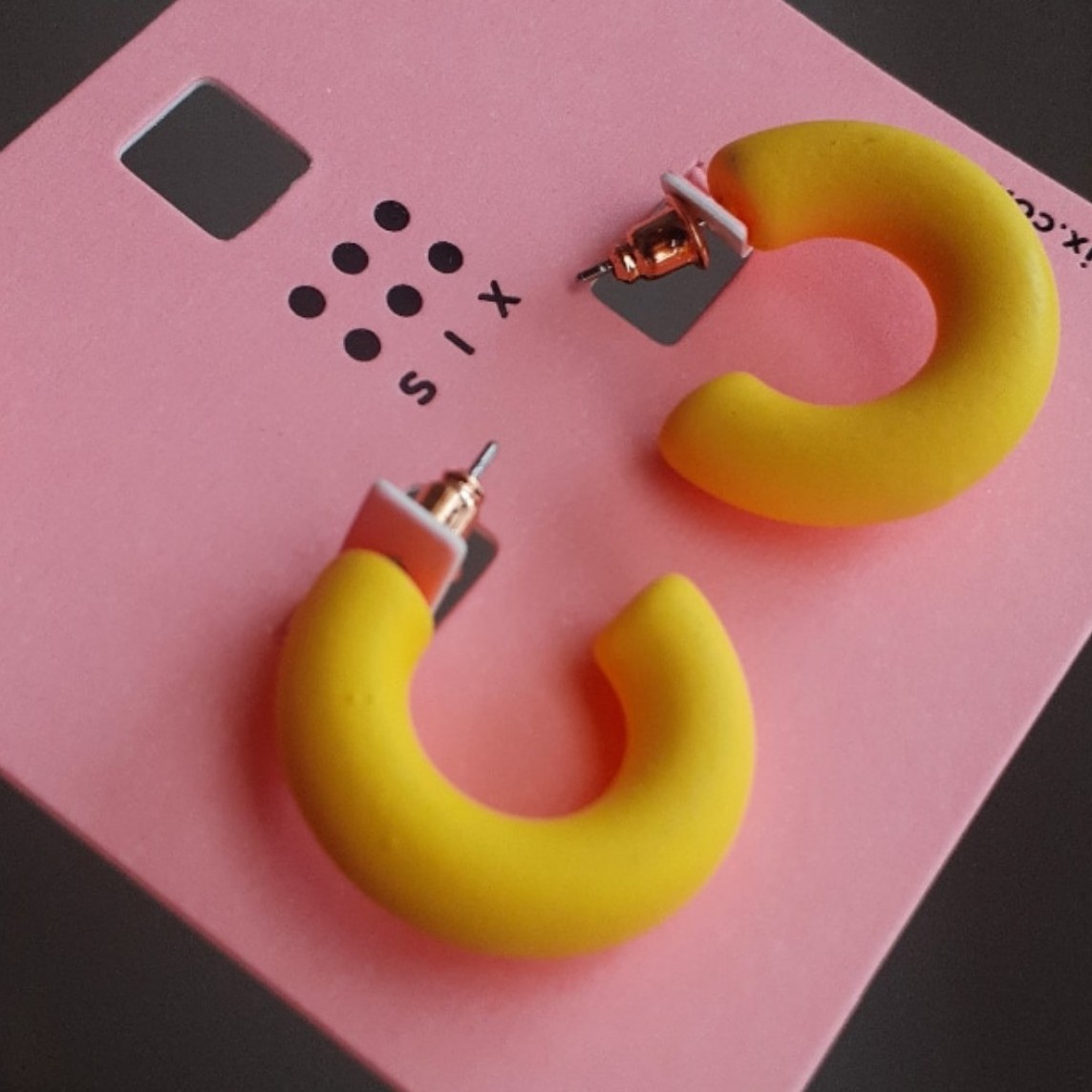 گوشواره میخی گوشواره زرد گوشواره فانتزی گوشواره زرد گوشواره ترند گوشواره شیک گوشواره سبک گوشواره مجلسی گوشواره ترند زرد 