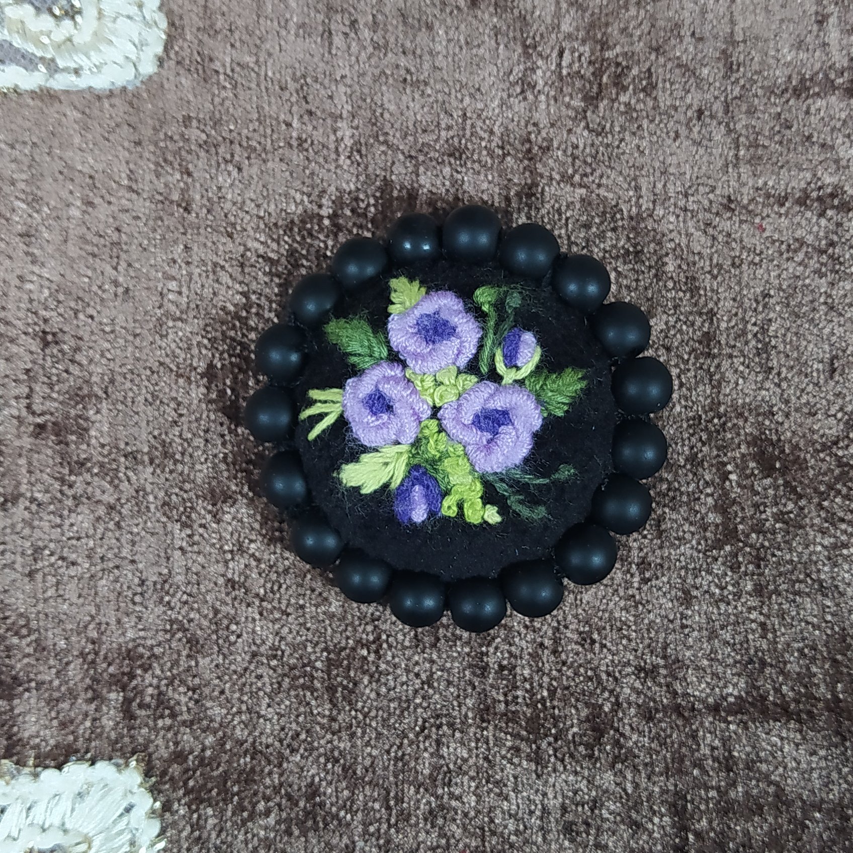 سنجاق سینه گلدوزی