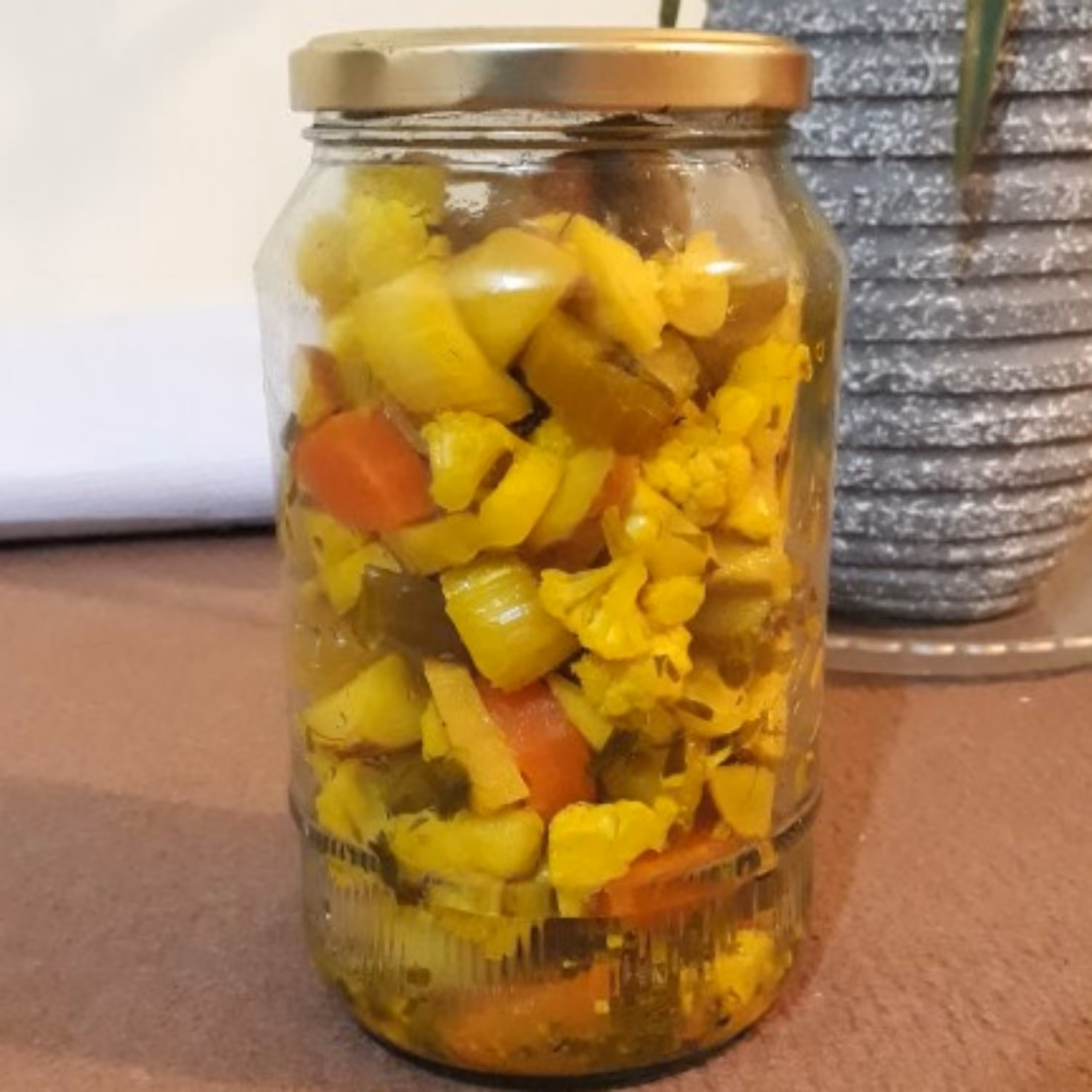 ترشی خانگی مخلوط (یک کیلویی)