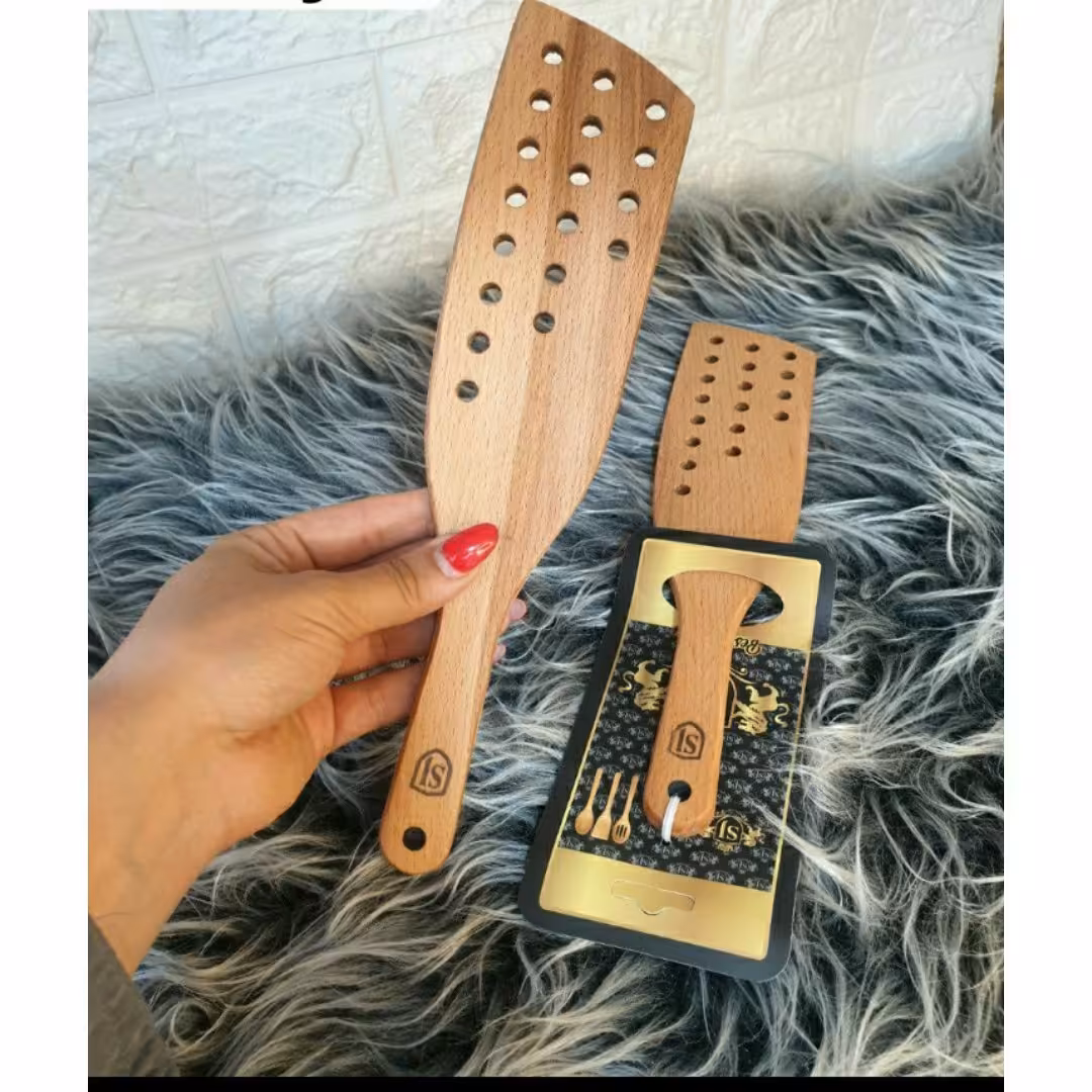 کفگیر چوبی سر کج سوراخ دار sj121