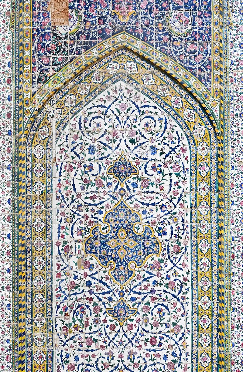 عکس با کیفیت کاشی کاری محراب رنگی | گرافیک با طعم تربچه