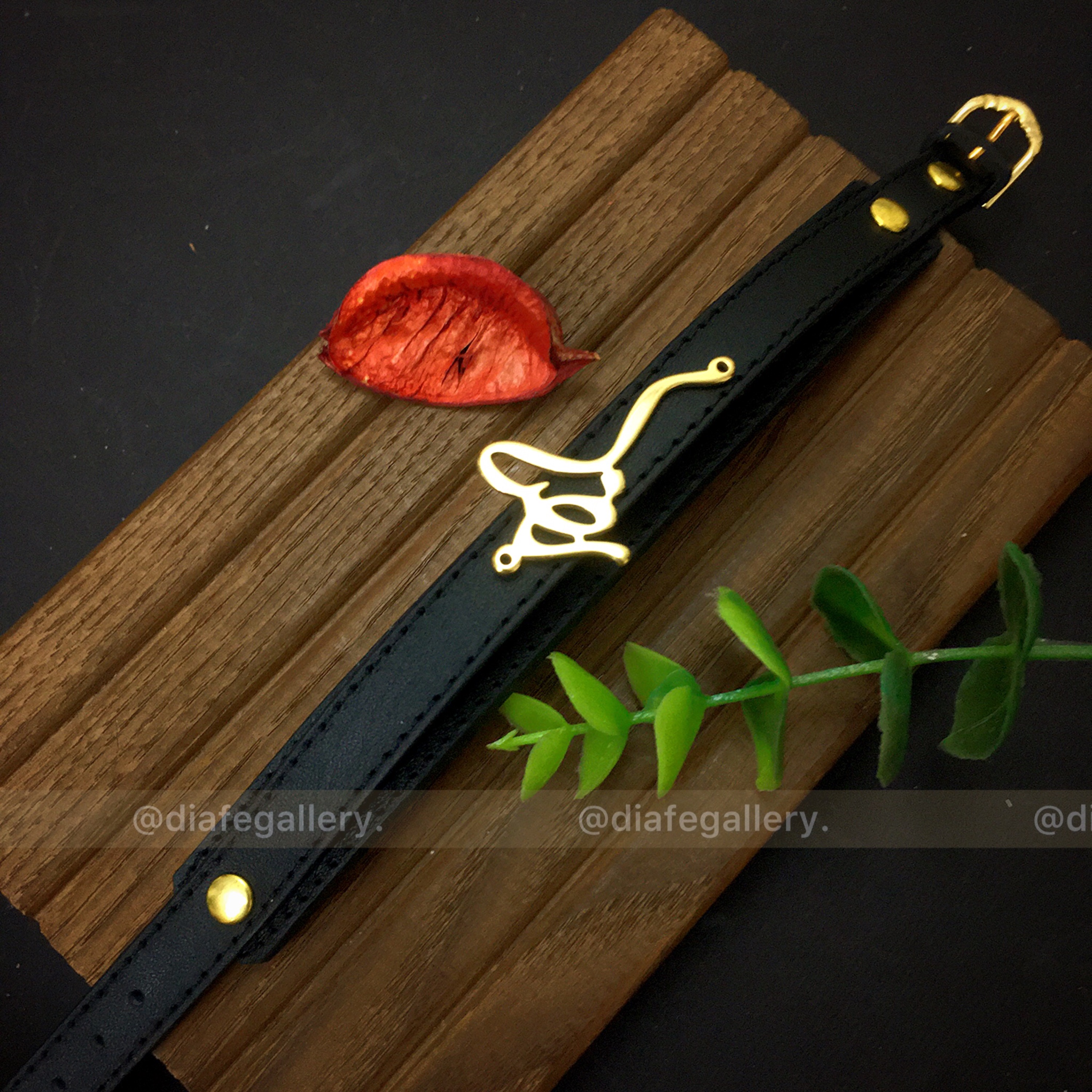 دستبند چرم رضا چرم دوبل طبیعی پلاک اسم استیل رنگ ثابت