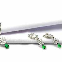 نیمست نقره بسیار زیبا و شیک با نگین های زمرد صنعتی با وزن 9 گرم خاص و بینظیر