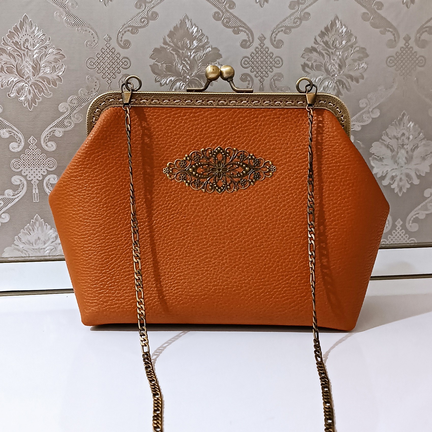 کیف چرم دهانه فلزی