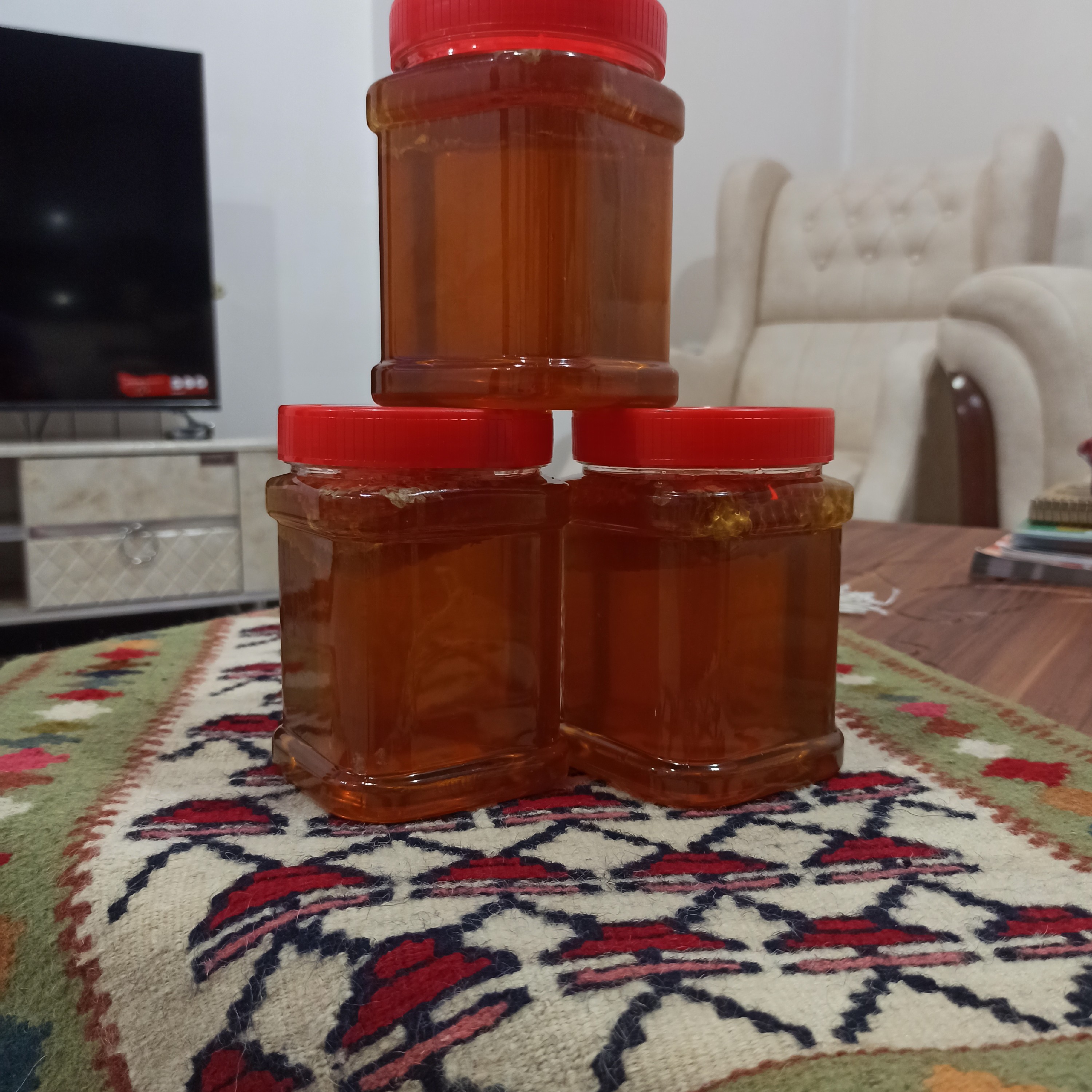 عسل کاملا طبیعی با طعم گشنیز برگرفته از ارتفاعات کردستان