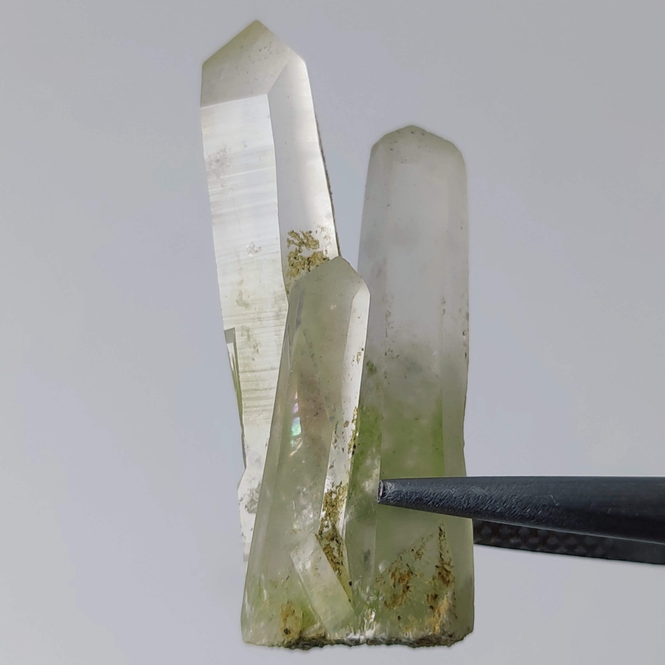 بلور های شفاف سنگ کوارتز معدنی و طبیعی       