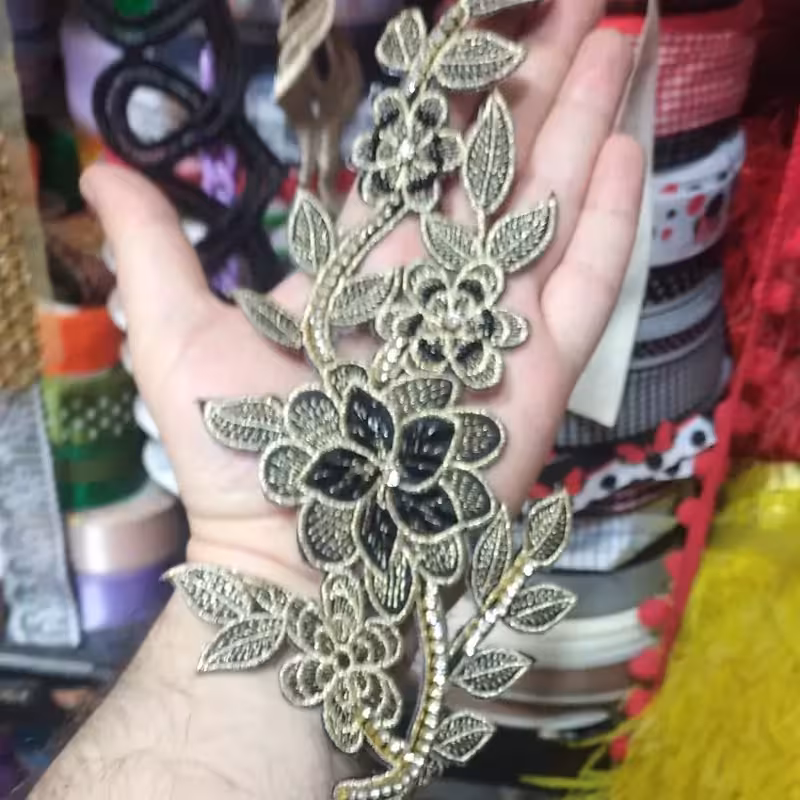 اپلیکه گل طلایی کارشده