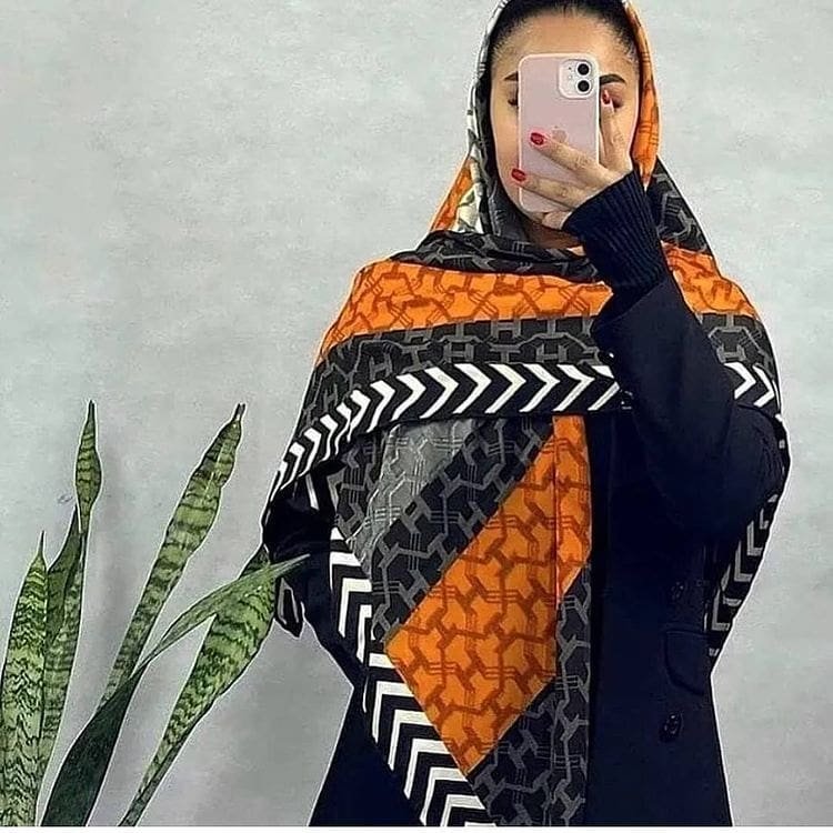 روسری نخی منگوله دار . جنس فوق العاده با کیفیت و عااالی
