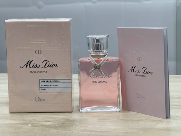 عطر ادکلن میس دیور رز اسنس هارد باکس