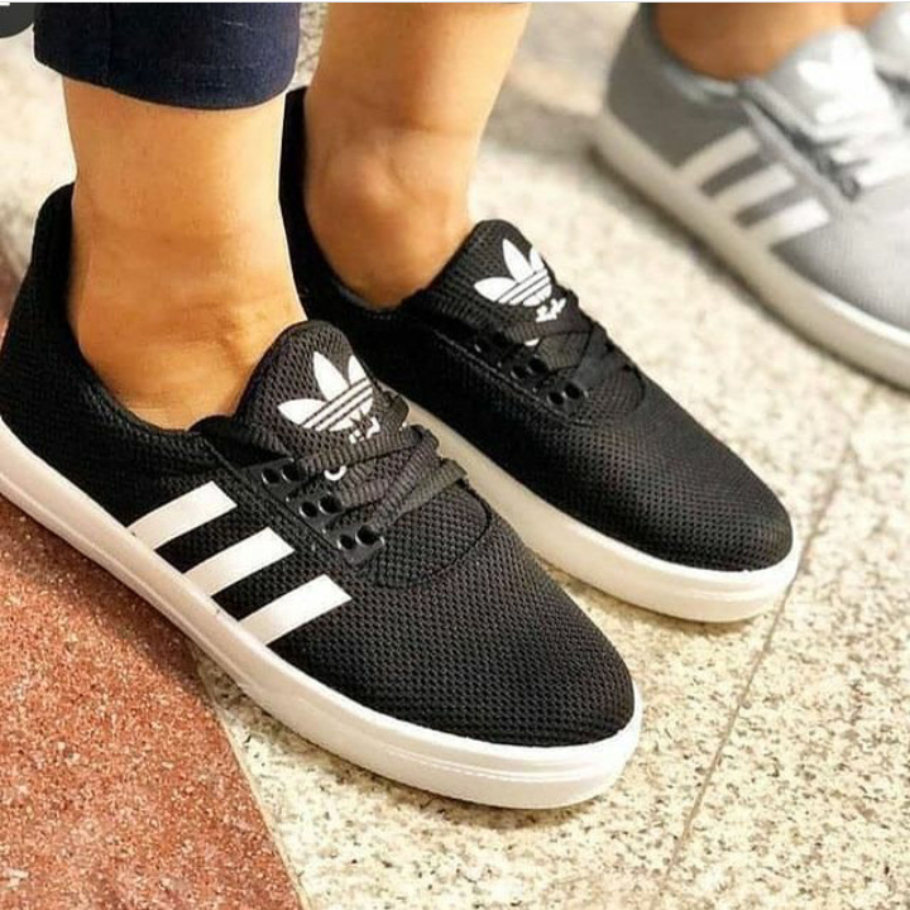 کتونی طرح ادیداس