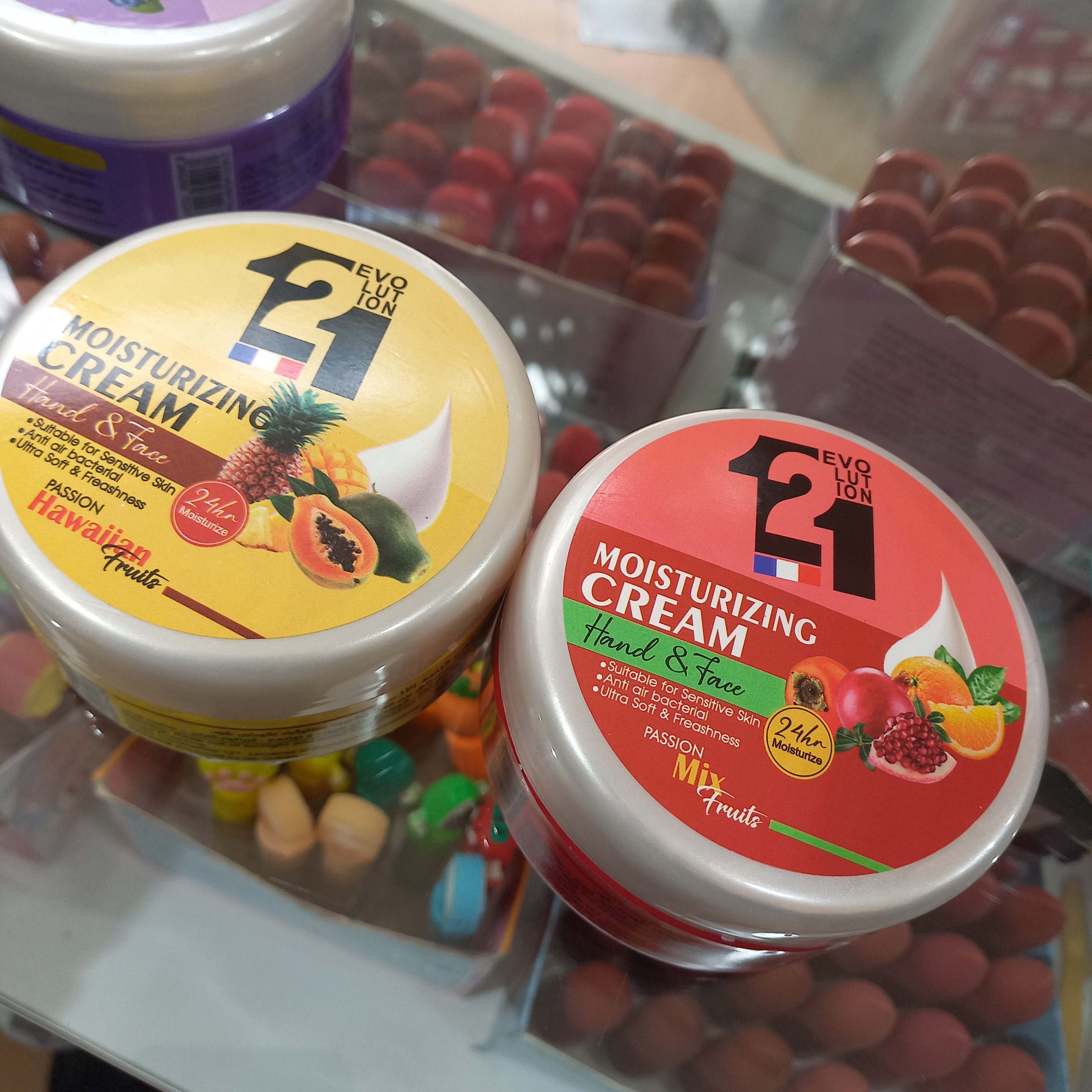 کرم مرطوب کننده دست و صورت 121