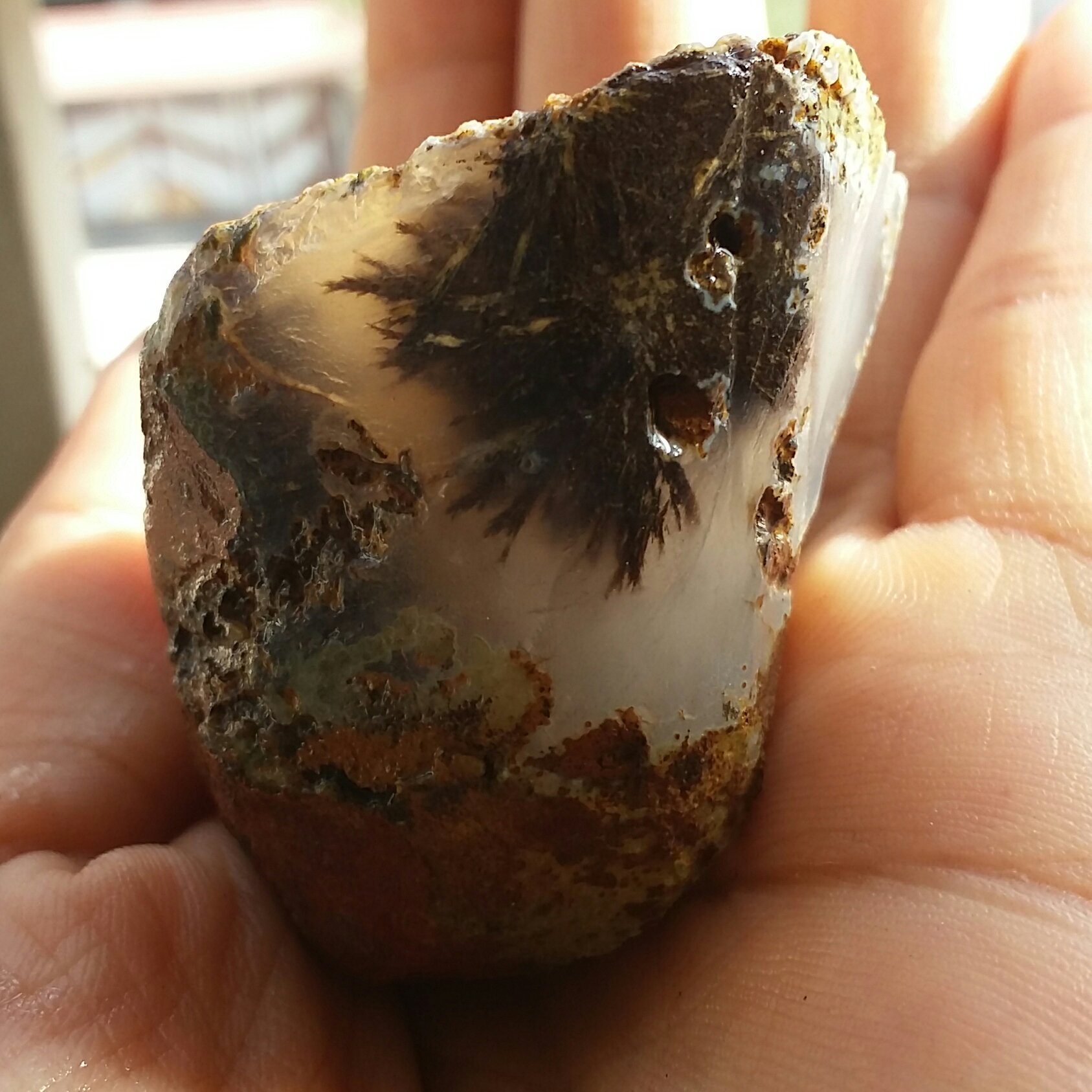 سنگ راف توپی عقیق مویی رتایل مشکی بی نظیر کاملا طبیعی
با قابلیت ساخت چند نگین محشر
نمونه ای خاص
شااهکار خلقت