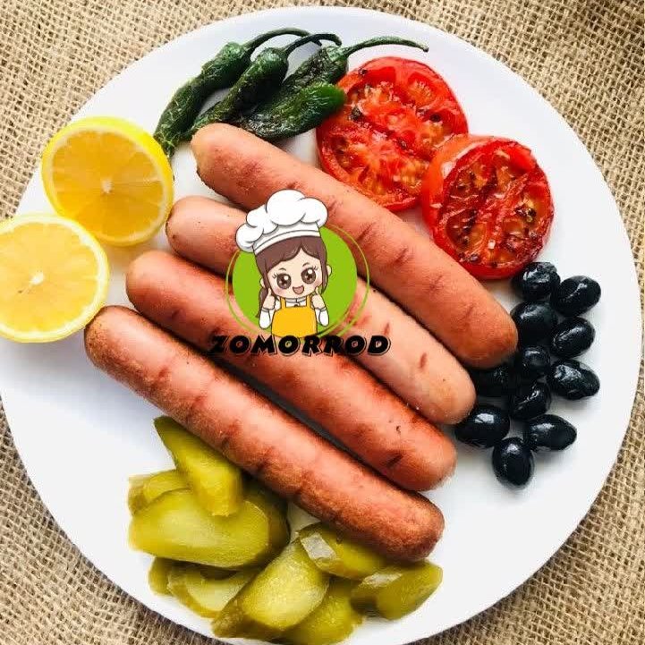 سوسیس و کوکتل مرغ و قارچ خانگی پخت روز تهیه شده از مرغ