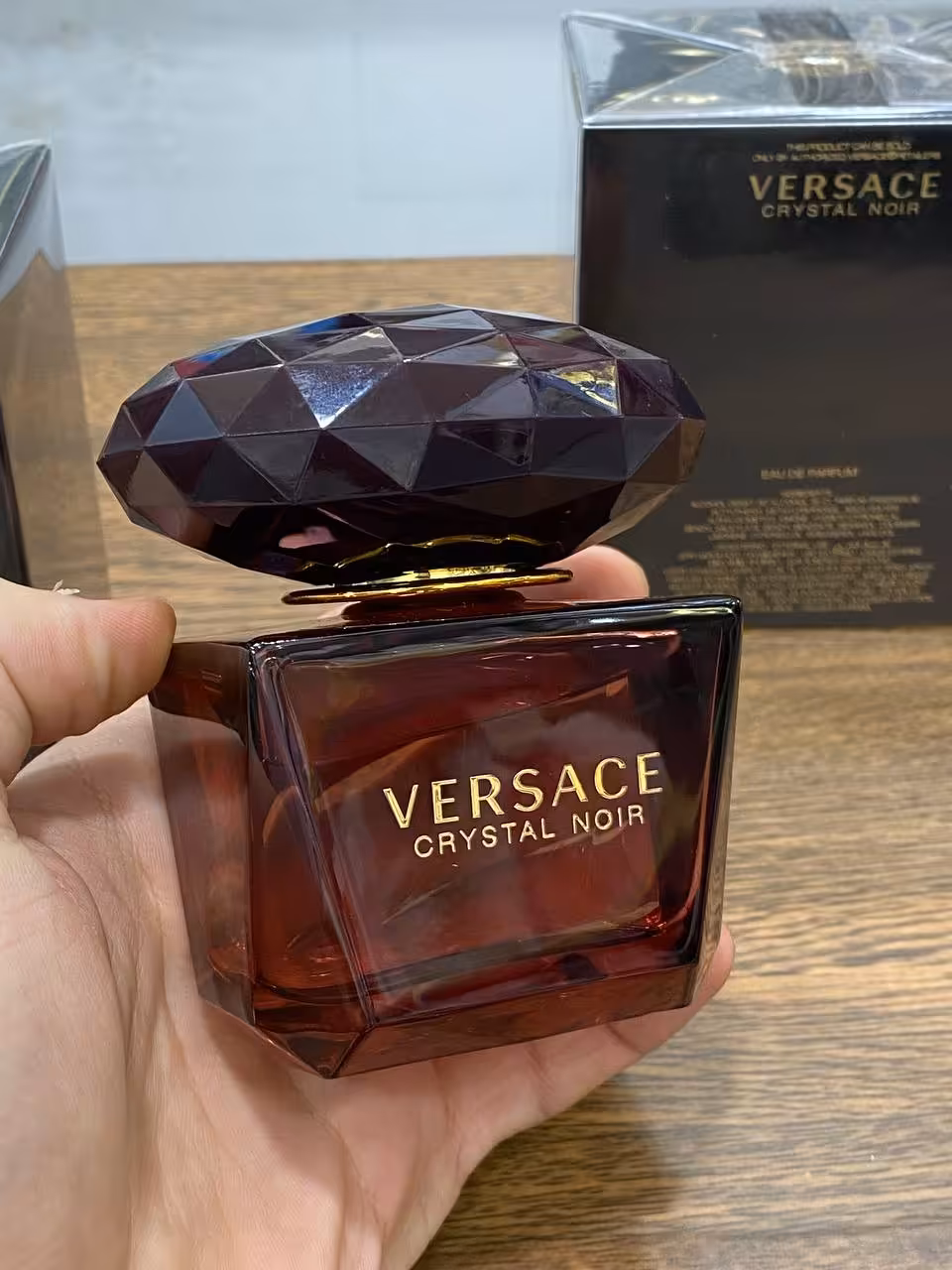 ادکلن ورساچه کریستال نویر ادوپرفیوم(ورساچه مشکی) اورجینال Versace Crystal Noir