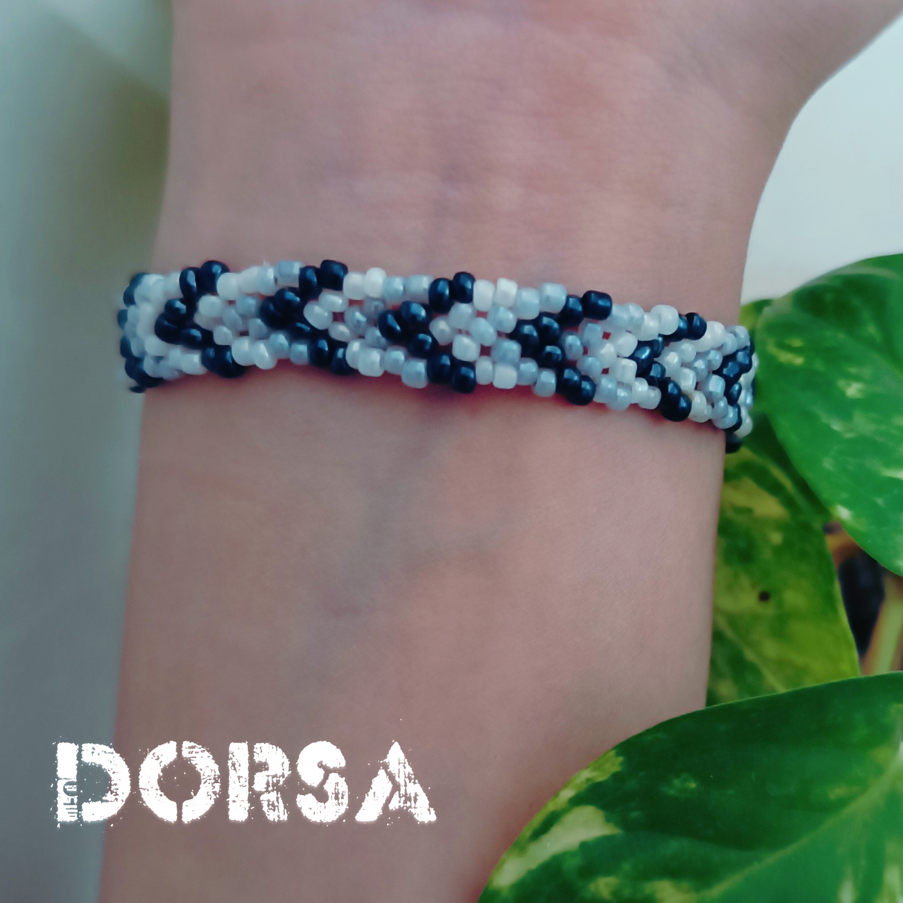 دستبند منجوقی سه رنگ بافت خاکستری