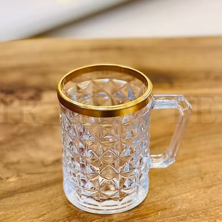 نیم لیوان لویس لب طلا