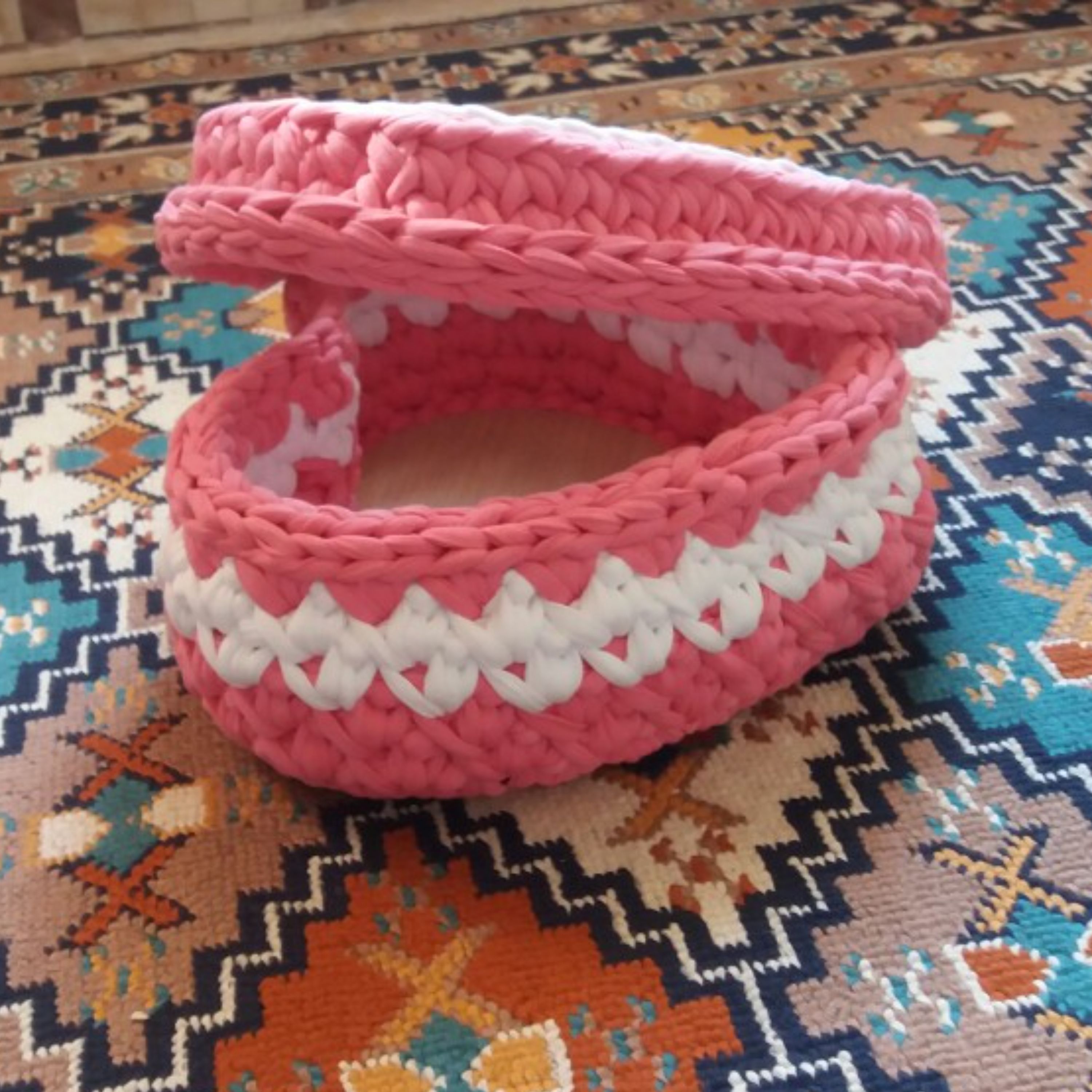 سبد تریکو بافی قلبی درب دار رنگ صورتی سایز 25