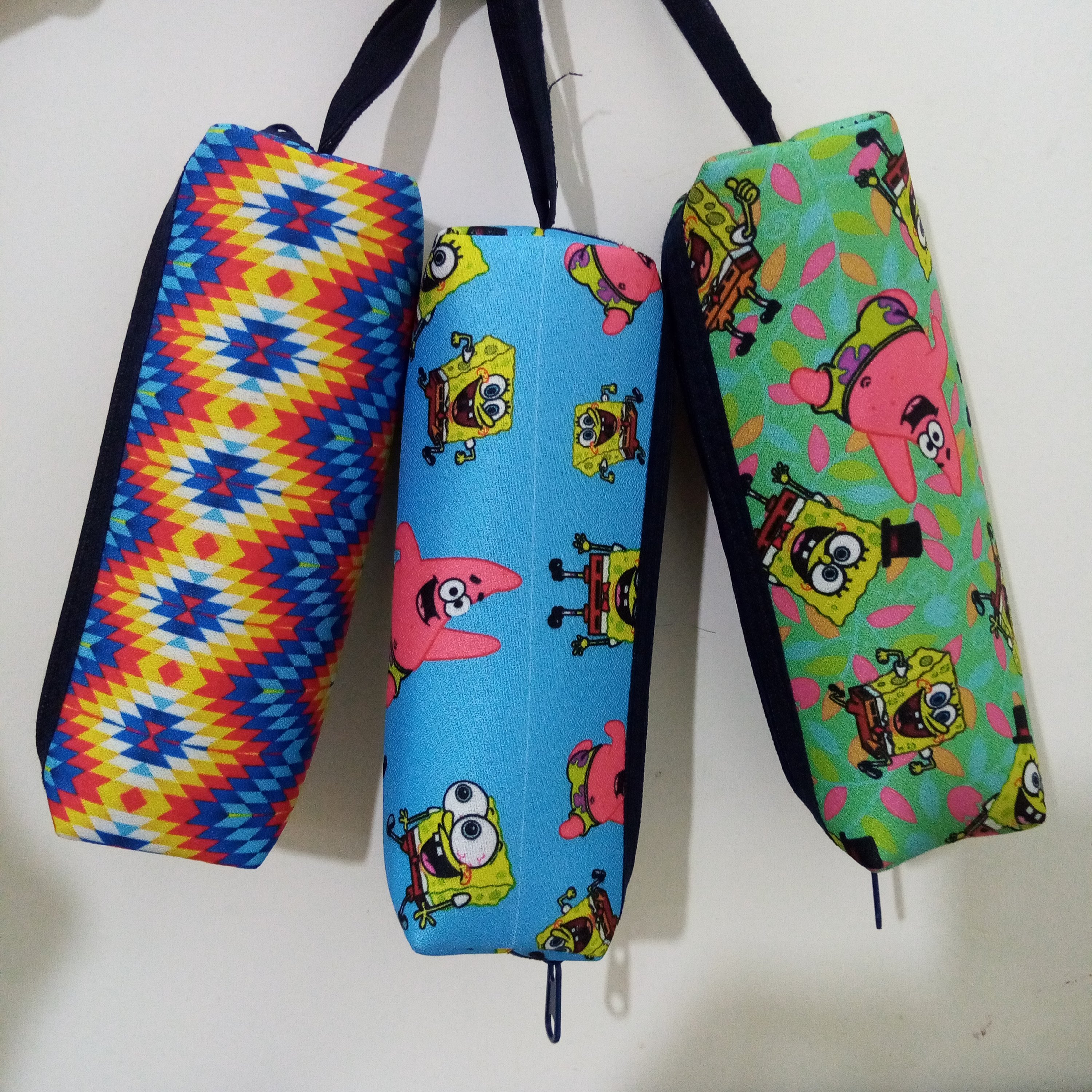 جامدادی فانتزی باب اسفنجی در رنگ های آبی و سبز -جا مدادی باب اسفنجی