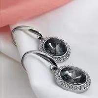 گوشواره زنانه تاش مدل نگین مشکی براق