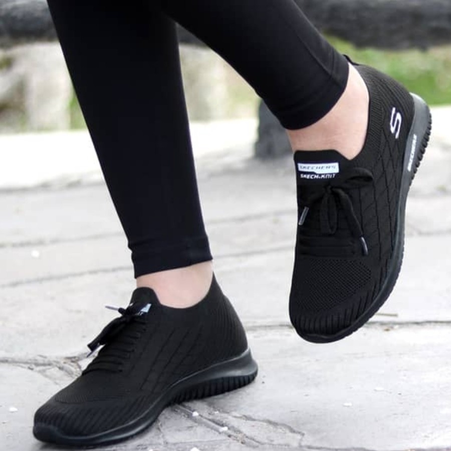 کفش اسکیجرز مشکی 