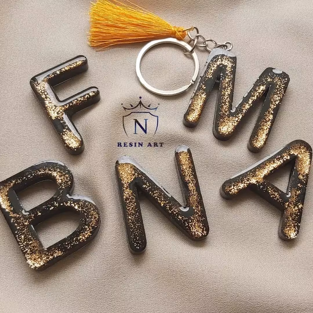 جاکلیدی رزینی حروف انگلیسی دستساز طرح اکلیلی مدل 1