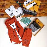 سه تیکه درجه یک و جذاب کتان اسپورت هم دخترونه هم پسرونه جلیقه تیشرت شلوارک تیشرت پنبه یک رو جلیقه و شلوارک کتان 