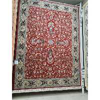 فرش ماشینی 1200 شانه اصل تراکم 3600 طرح کیمیای سعادت زمینه لاکی 12 متری جنس اکرولیک