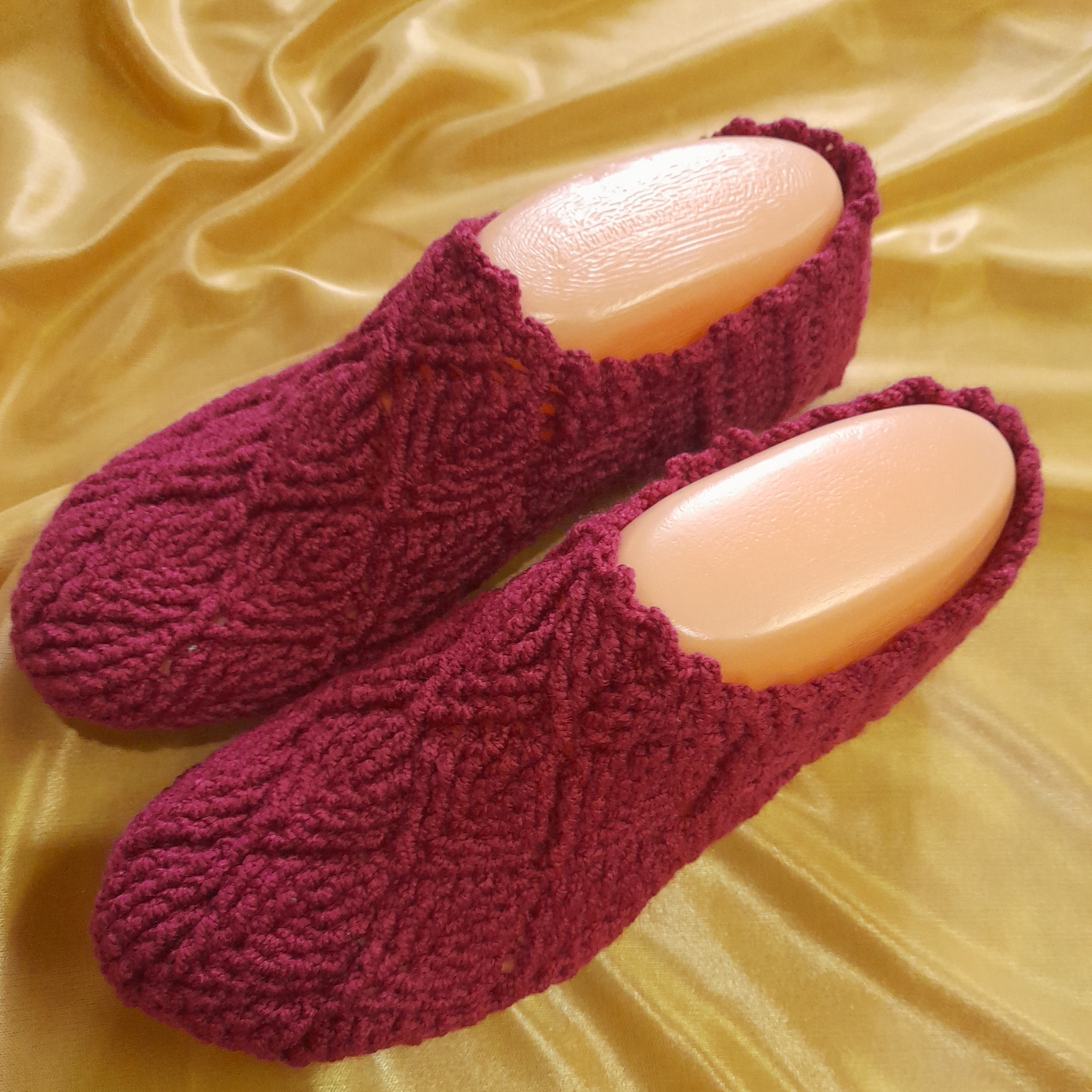 پاپوش برگی خیلی شیک وخاص کاموانوموتانرم ونسبتابافت کلفت رنگ زرشکی