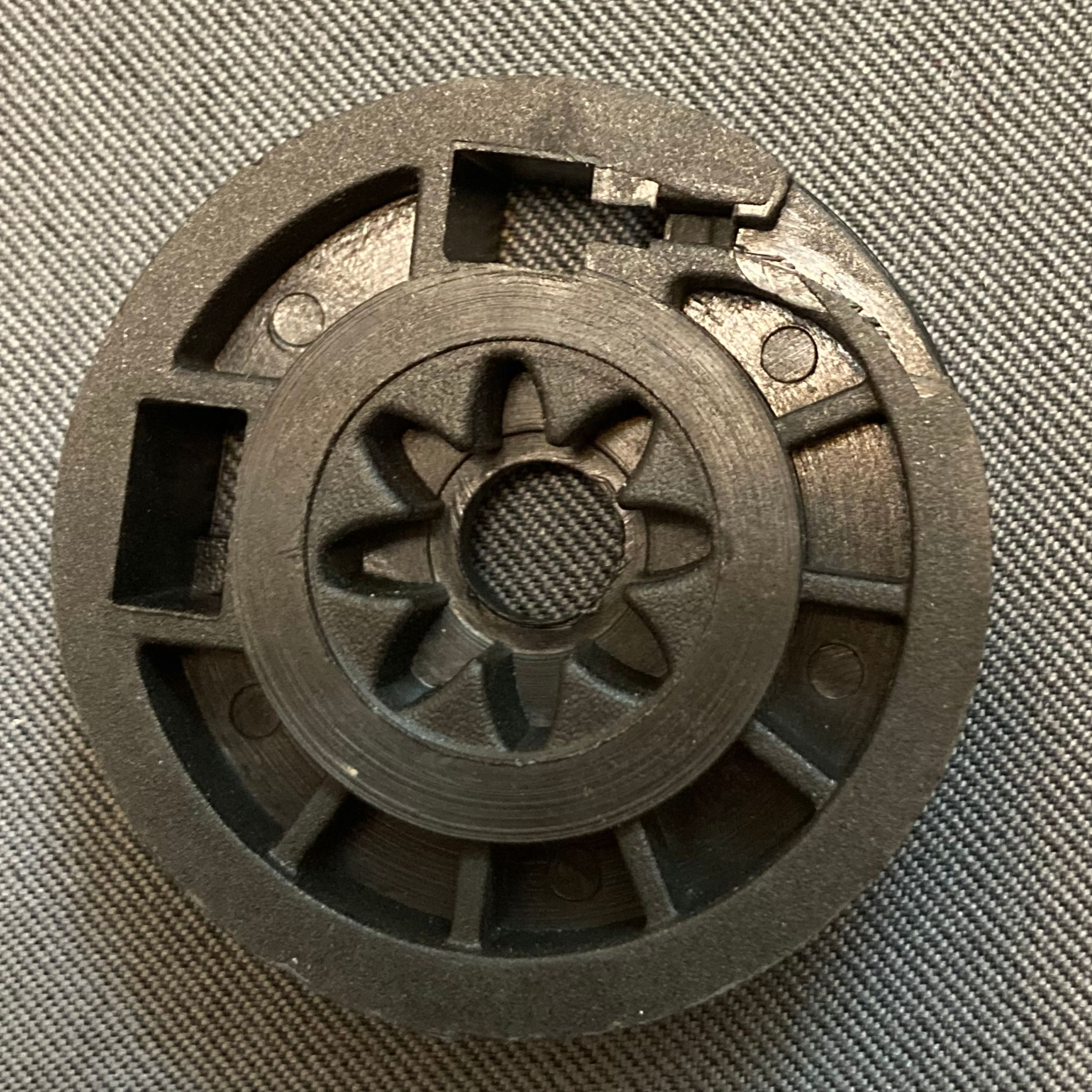 قرقره ( غلطک) ستاره ای شیشه بالابر پژو و سمند (وسط دایره)