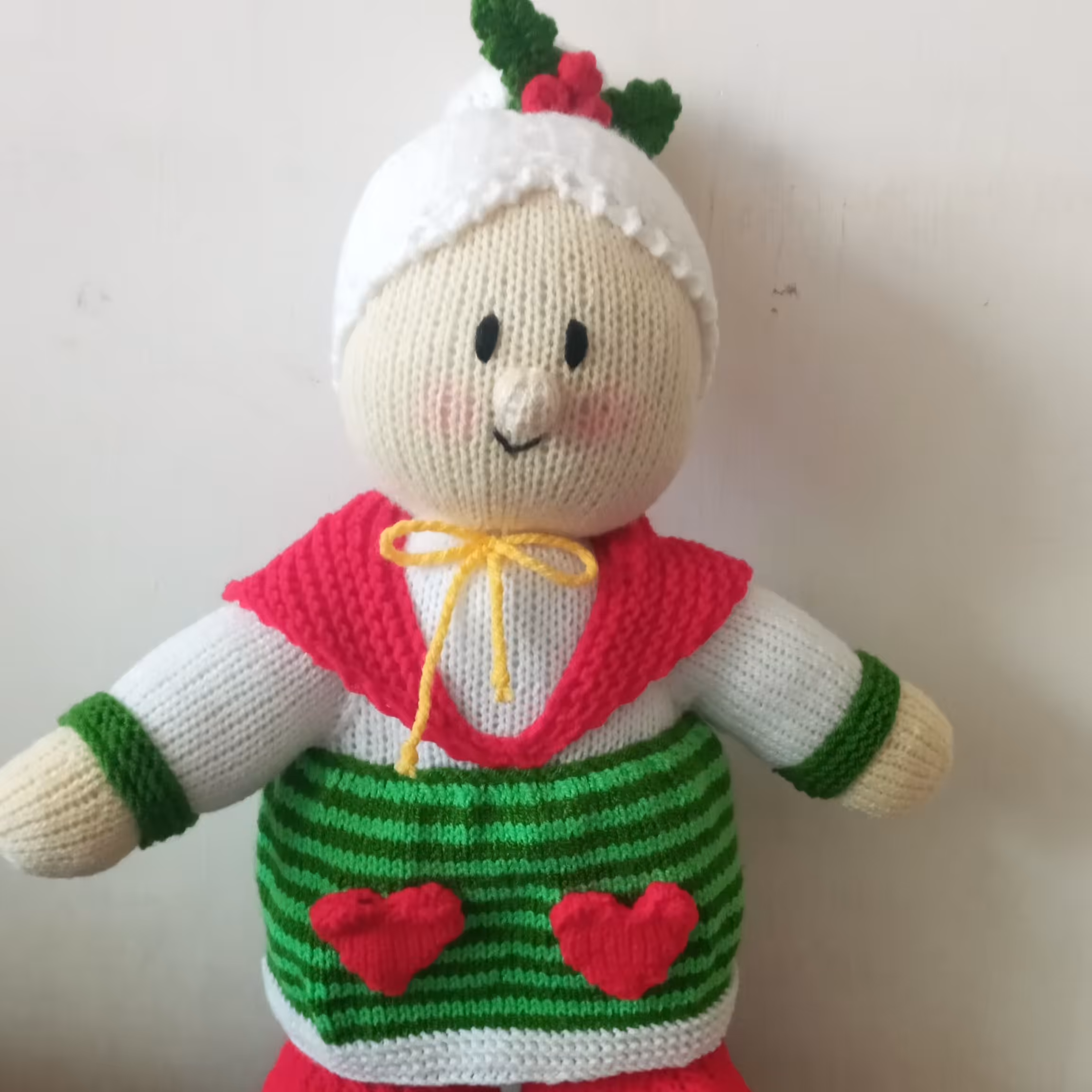 عروسک بافتنی سفیدسبزقرمز34سانتیمترکاموای درجه یک