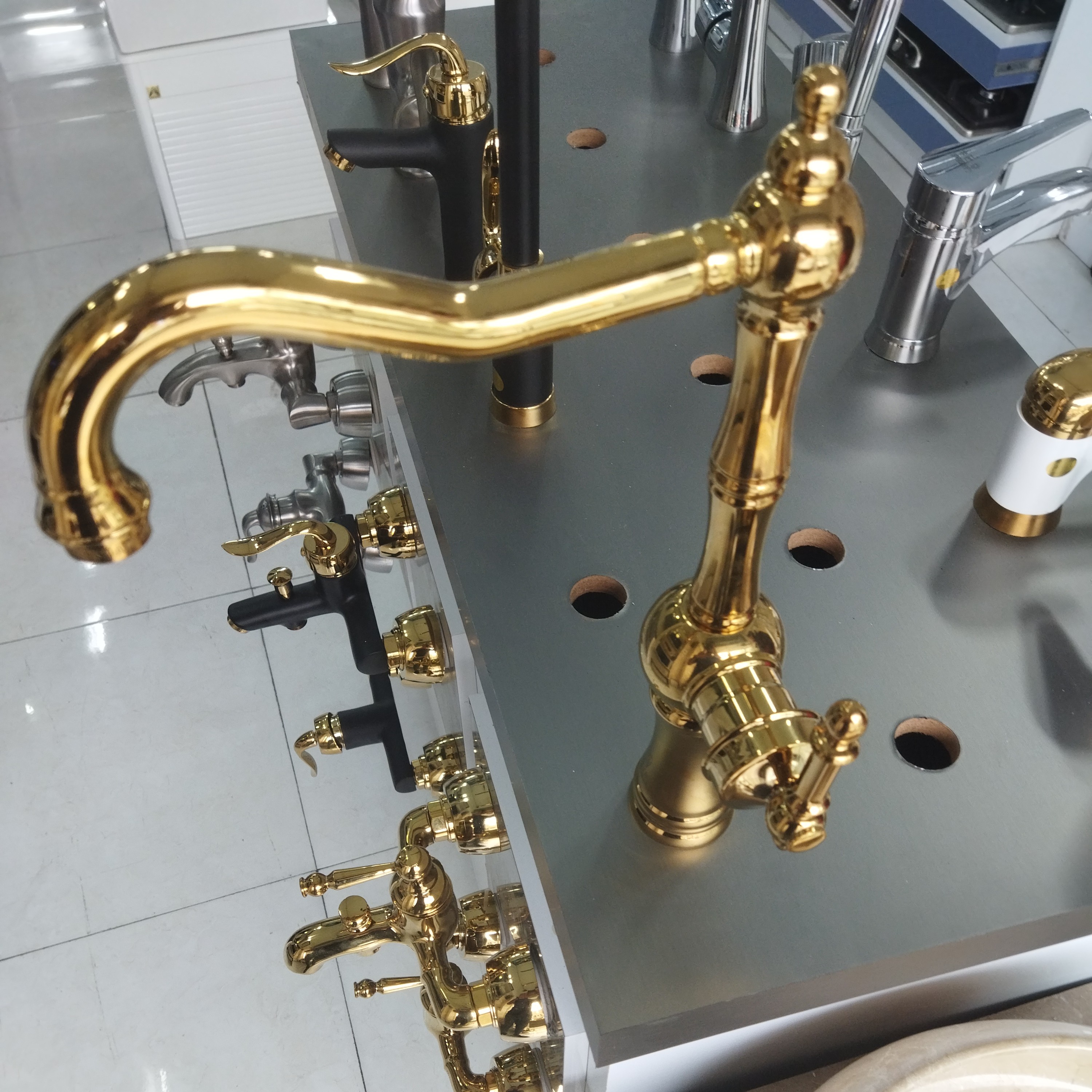 شیر ظرفشویی طلایی مدل ونیز