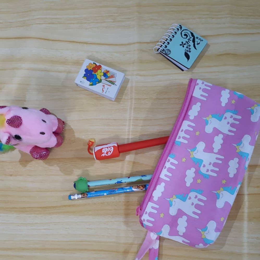 جامدادی مخصوص دبستانیهای عزیز در سایز بیست دو در یازده پارچه ای قابل شستشو 