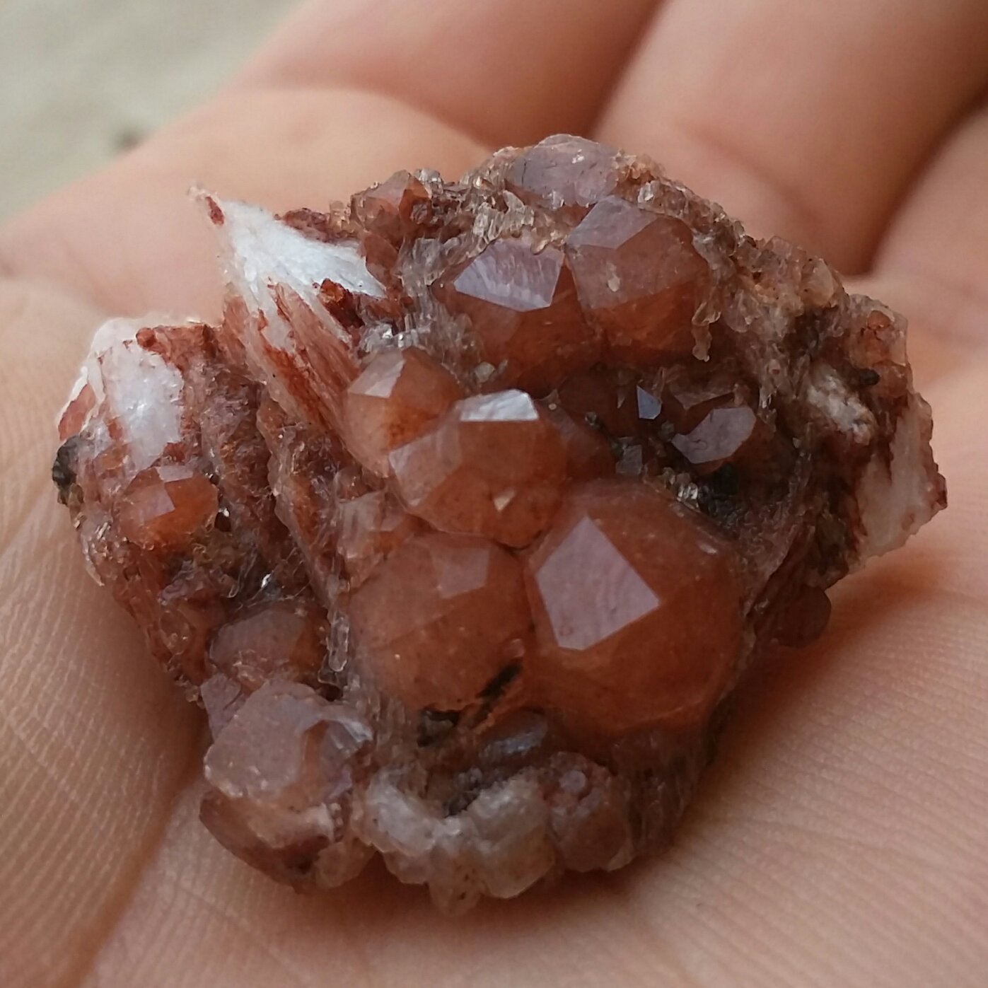 نمونه فوق کلکسیونی آنالیسم بلور سرخ درشت روی بستر باریت محشر بسیااا ا ار زیبا 100 در 100 طبیعی خارق العاده و تک