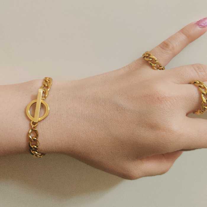 دستبند کارتیه با قفل T