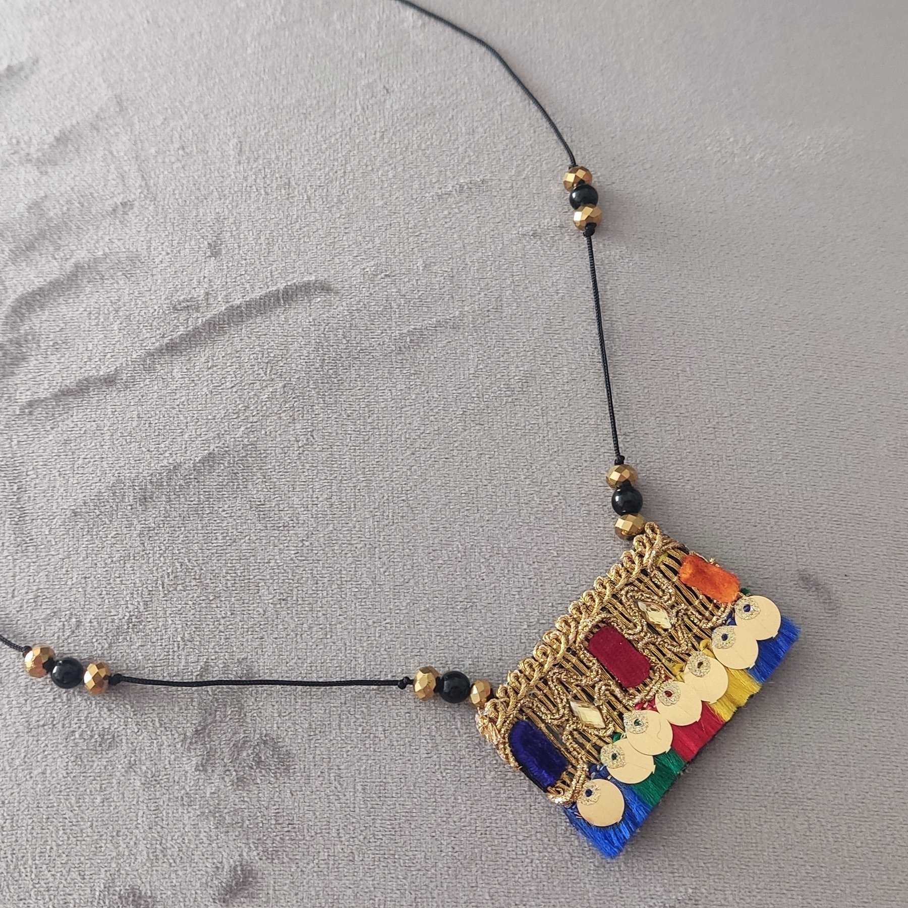 گردنبند رو مانتویی طرح سنتی