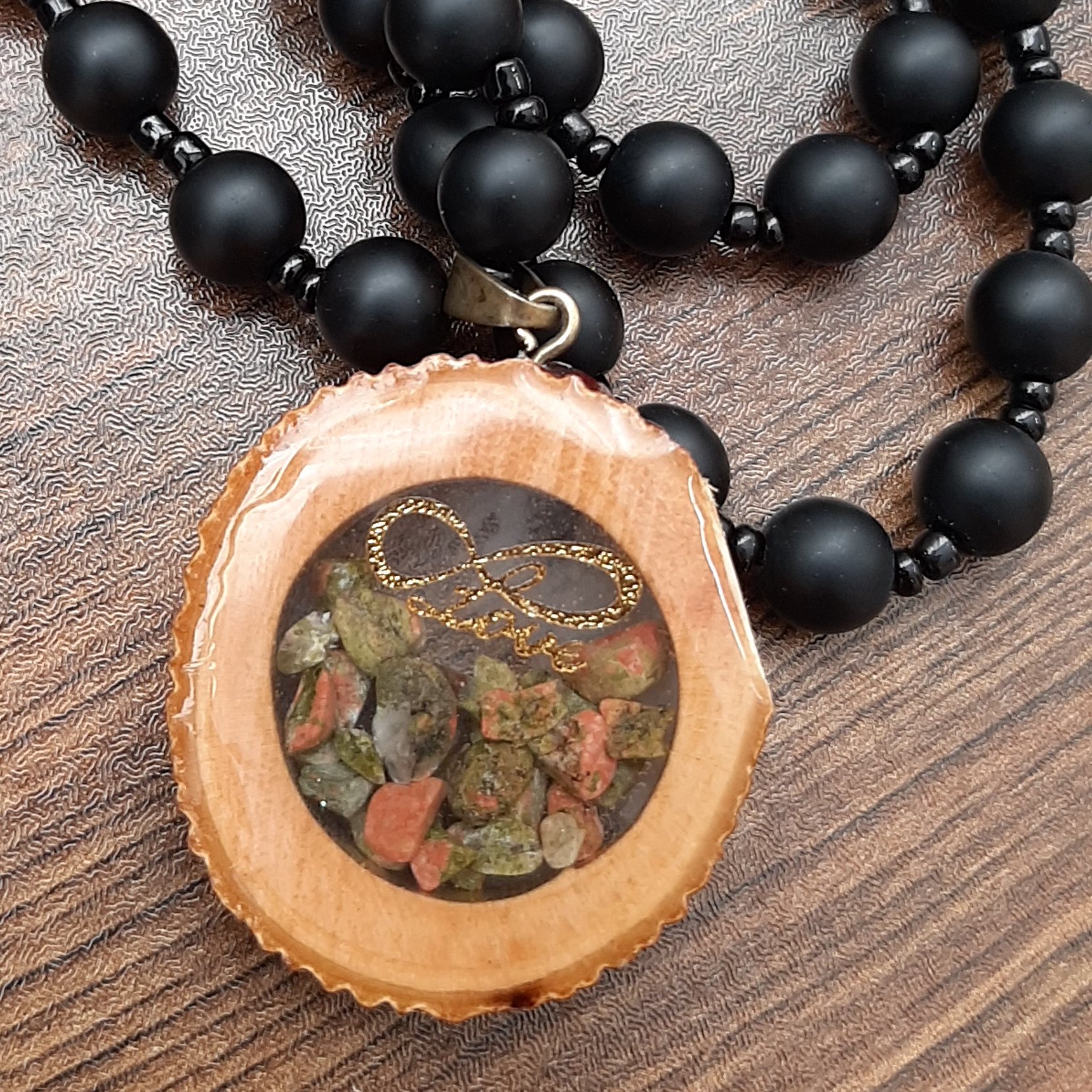 گردنبند سنگ،چوب و رزین مدل بی نهایت