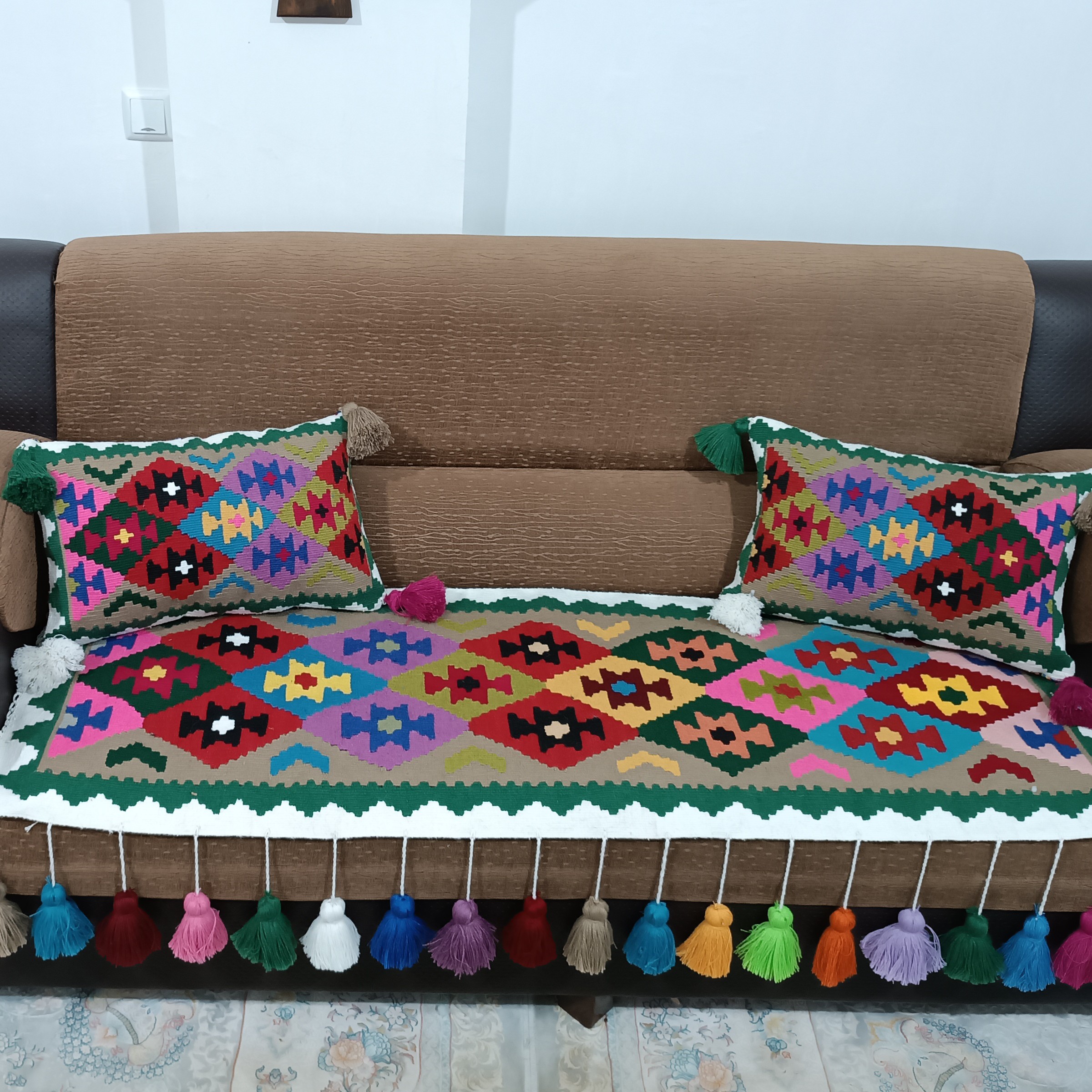 ست رومبلی و کوسن با نخ اکریلیک