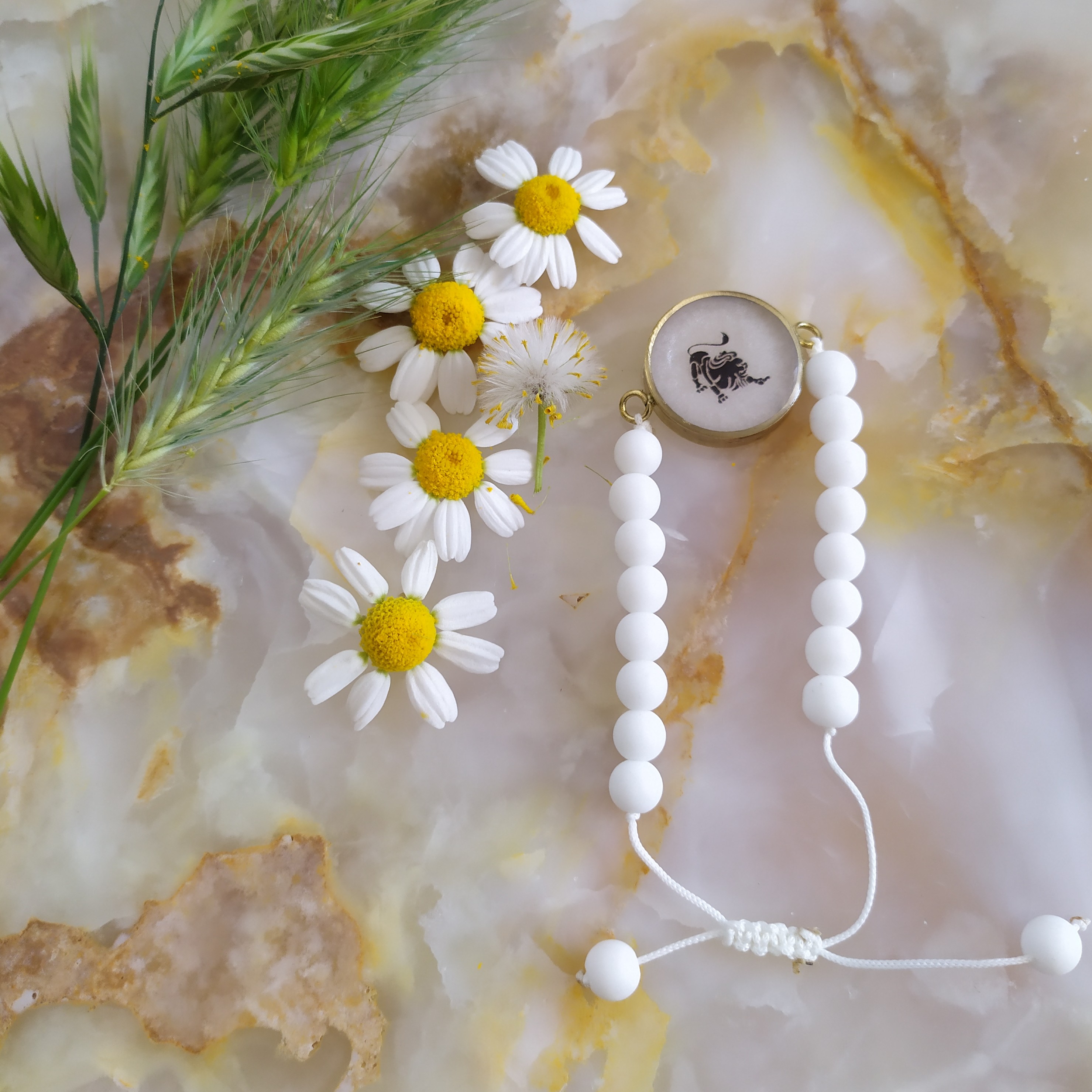 دستبند رزینی نماد ماه تولد مرداد