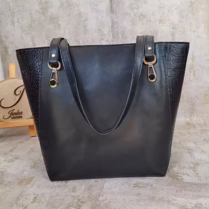 کیف دوشی بزرگ چرم طبیعی گاوی کاملا دستدوز ترکیب ساده و روکو