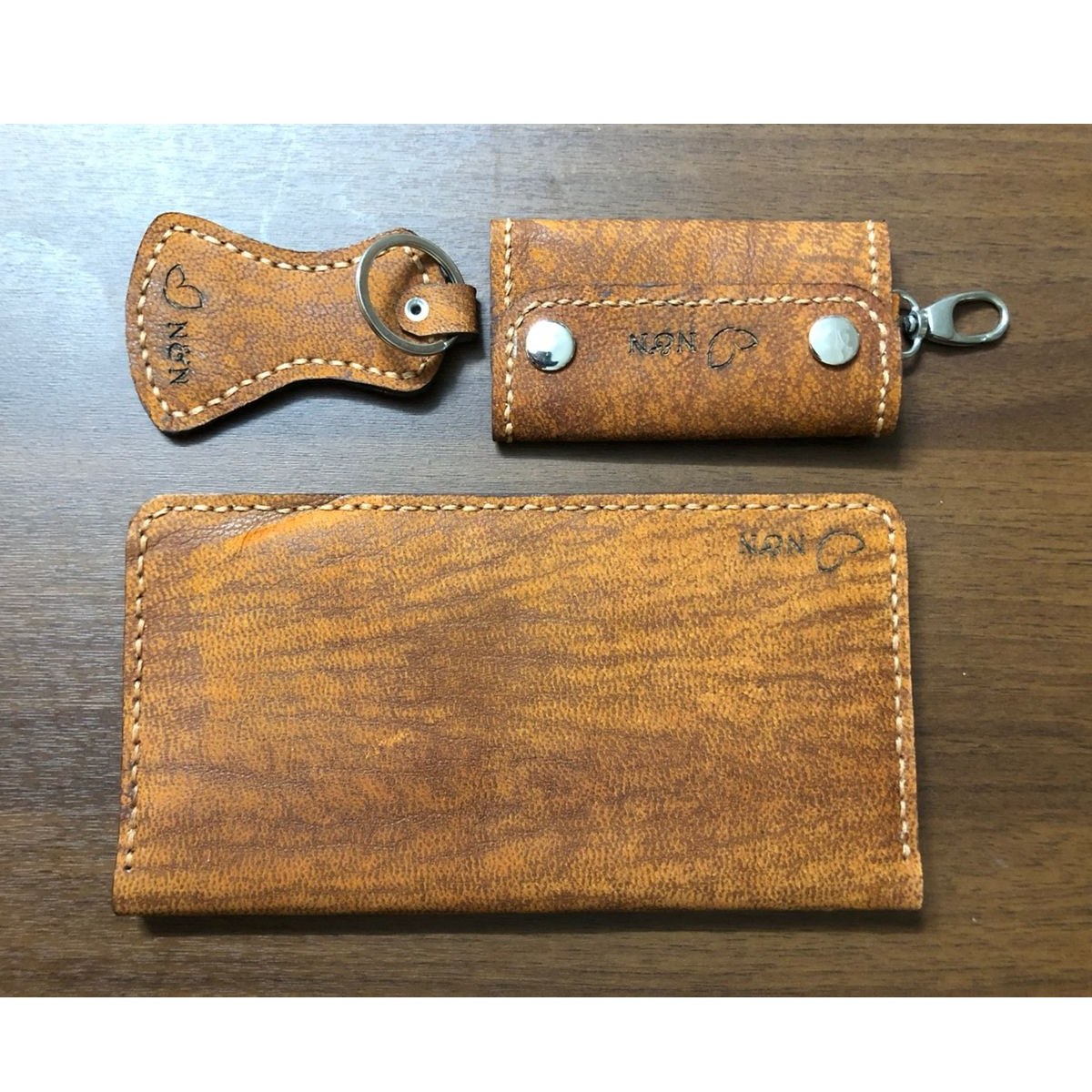 ست کیف پول، جاکلیدی و پاسوییچی دست دوز چرم طبیعی قهوه ای نارنجی 