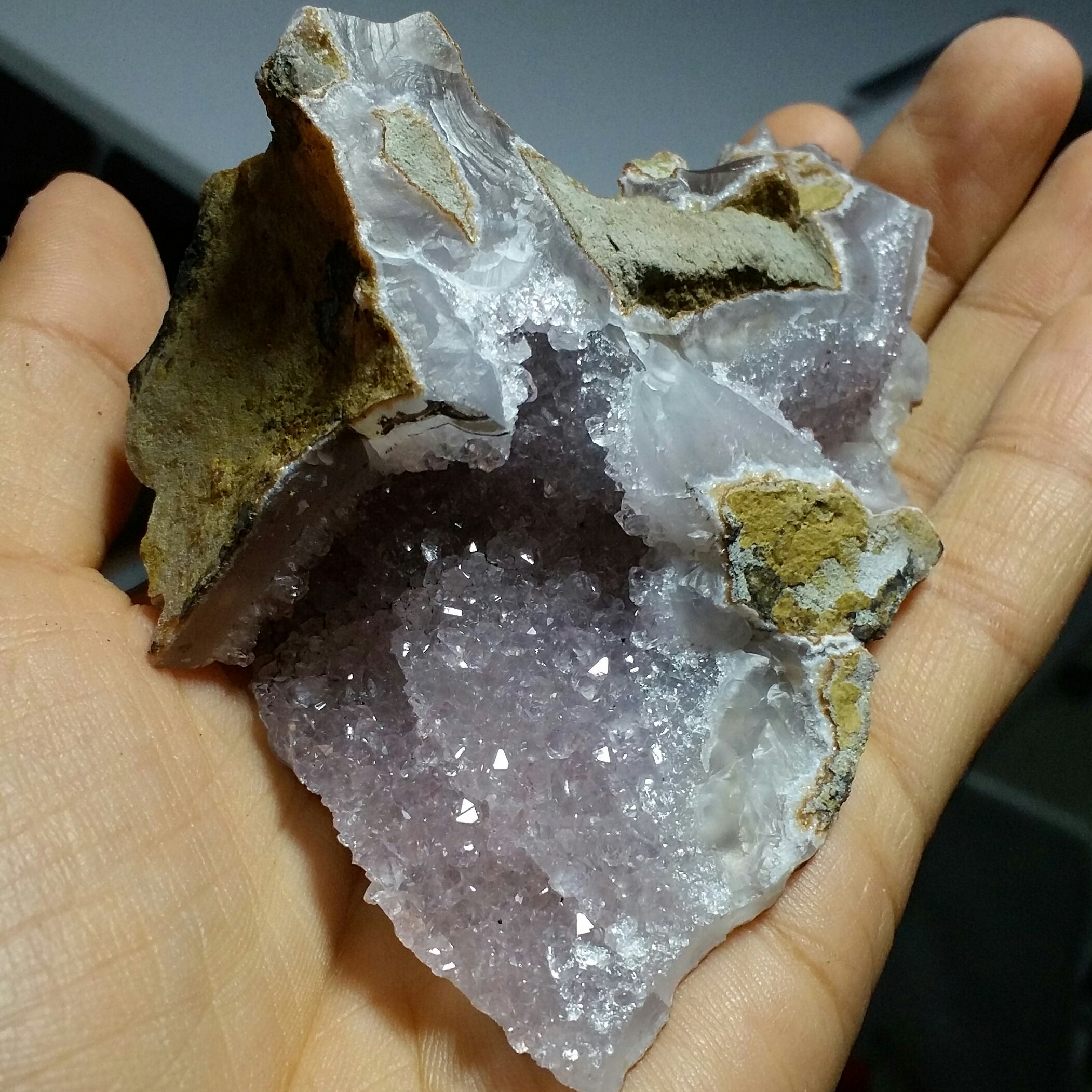 سنگ راف کلکسیونی درشت آمیتیس بلور شکری پر رنگ بسیار زیبا دیدنی کاملا طبیعی شاهکار خلقت خااااص
سایز درشت
کد 7973